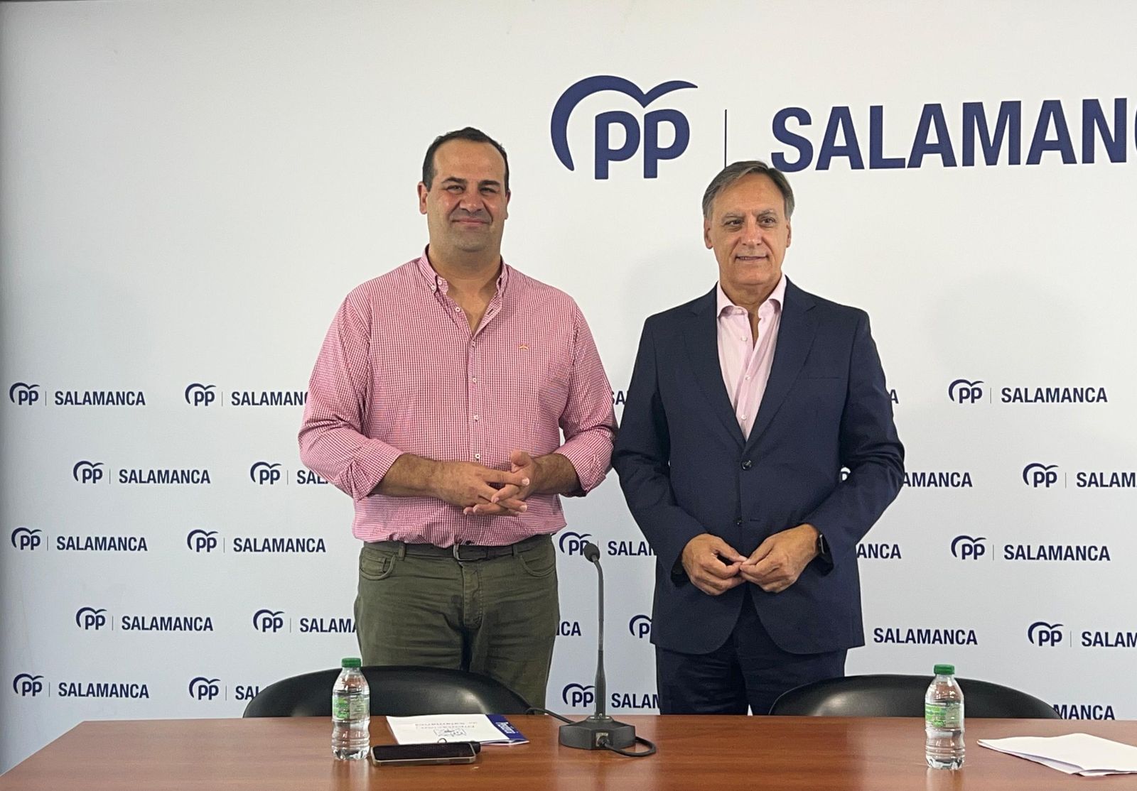 Carlos García Carbayo, acompañado de David Mingo durante la rueda de prensa antes de la celebración del Comité Ejecutivo Provincial