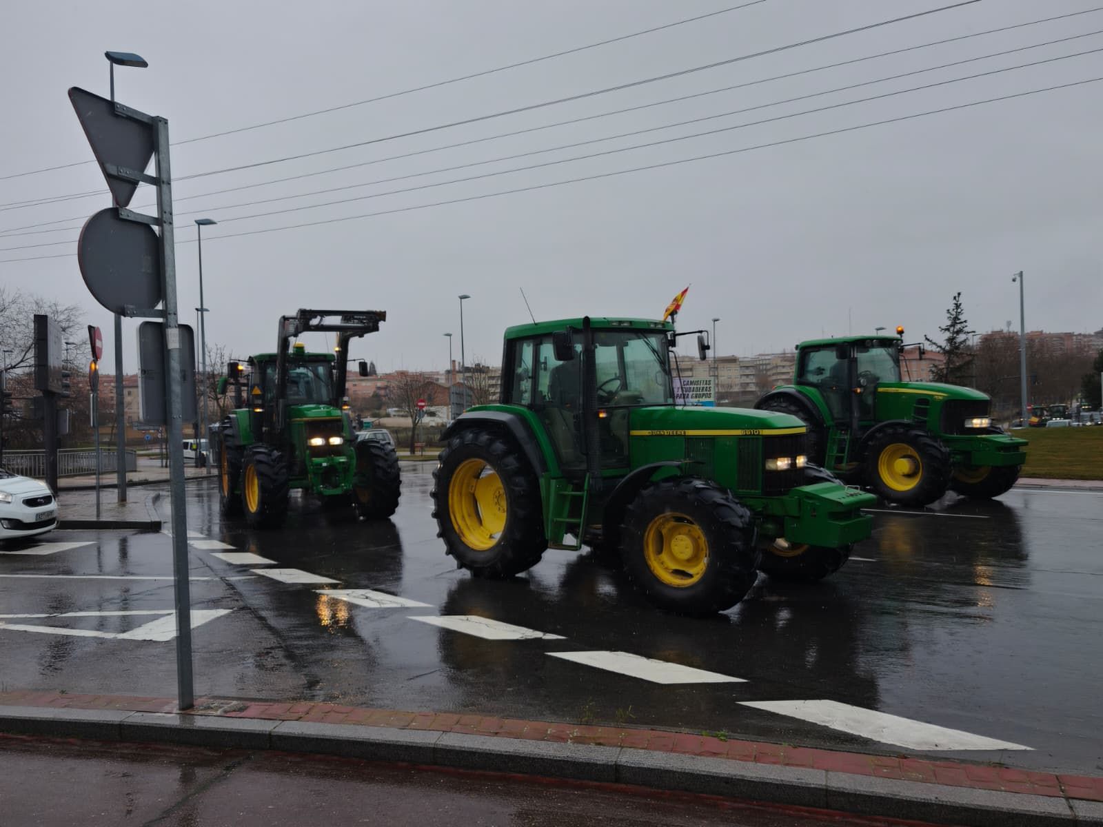 En imágenes la marcha con tractores y vehículos de campo en Salamanca en protesta contra Mercosur