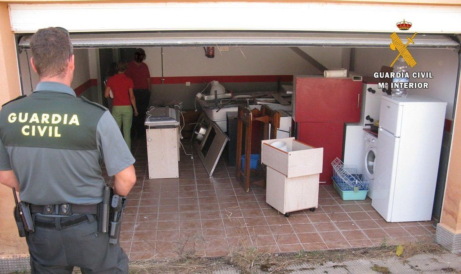 Roban los muebles de dos chalés en Carrascal de Barregas para ‘okupar’ otros dos en la misma urbanización