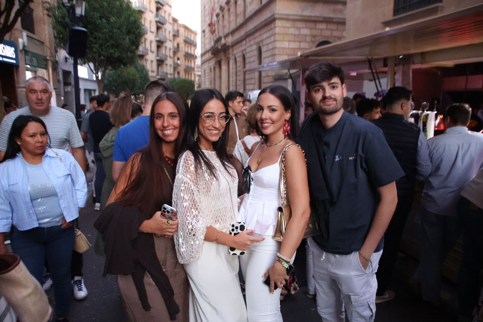 Ambiente de las casetas el  jueves por la tarde noche