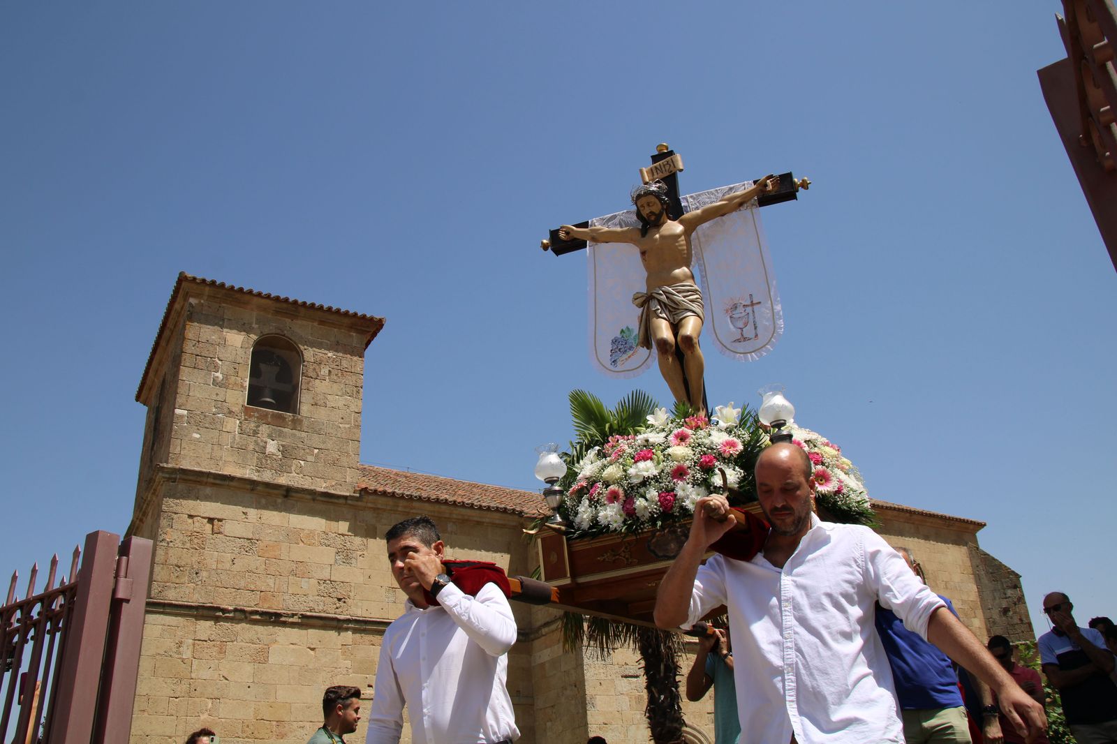 Procesión del Santísimo Cristo de las Batallas en Castellanos de Moriscos. VÍDEO SALAMANCA24HORAS