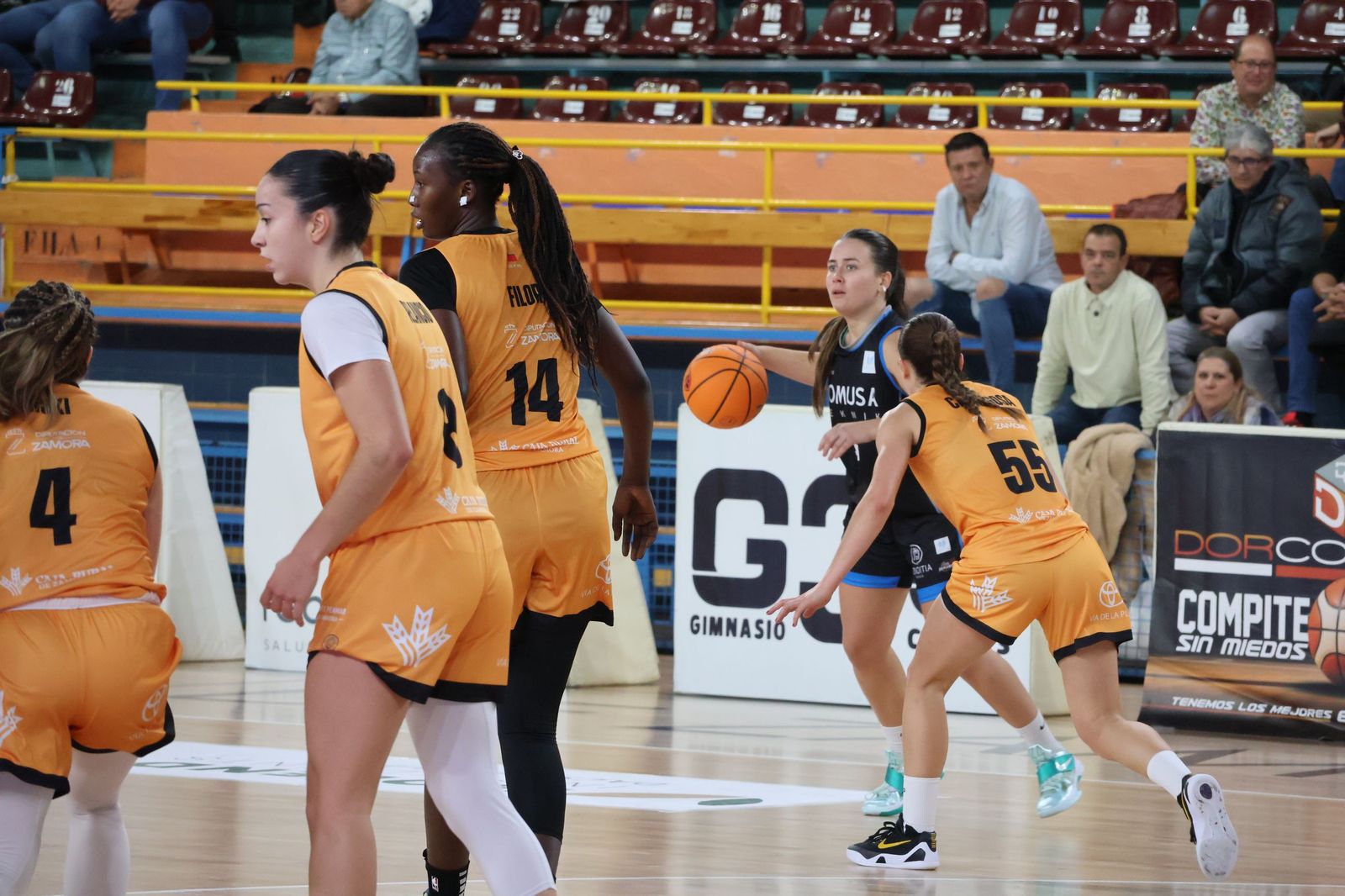 GALERÍA | Encuentro muy ajustado entre el Zamarat y el Domusa Teknik