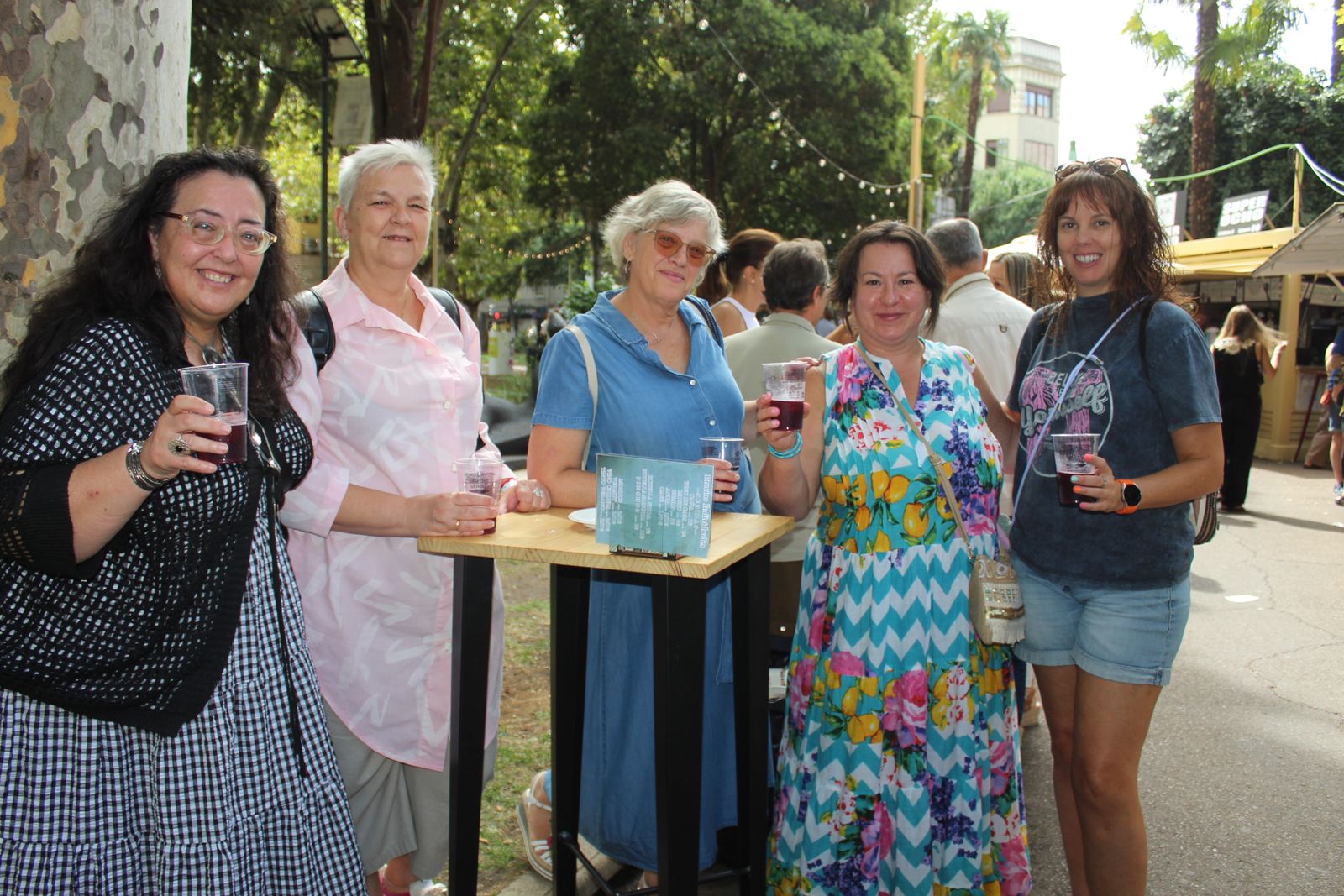 Ambiente en la Feria de Día en el mediodía de este viernes