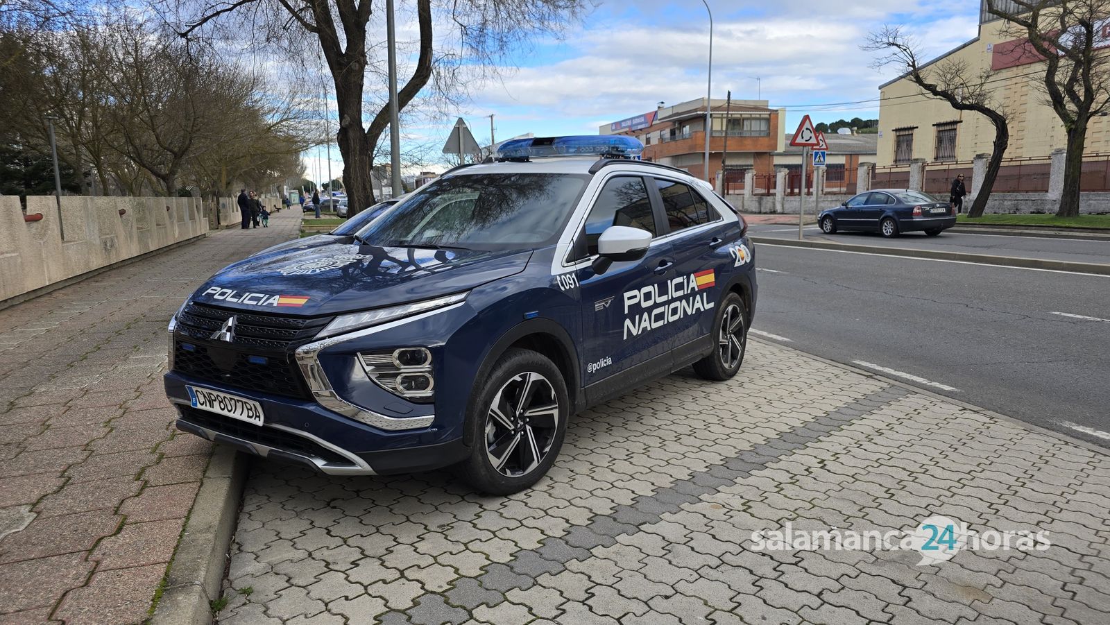Movilización de los bomberos de Salamanca, la Policía Local y Nacional por un incendio en la Terminal de Renfe de Tejares