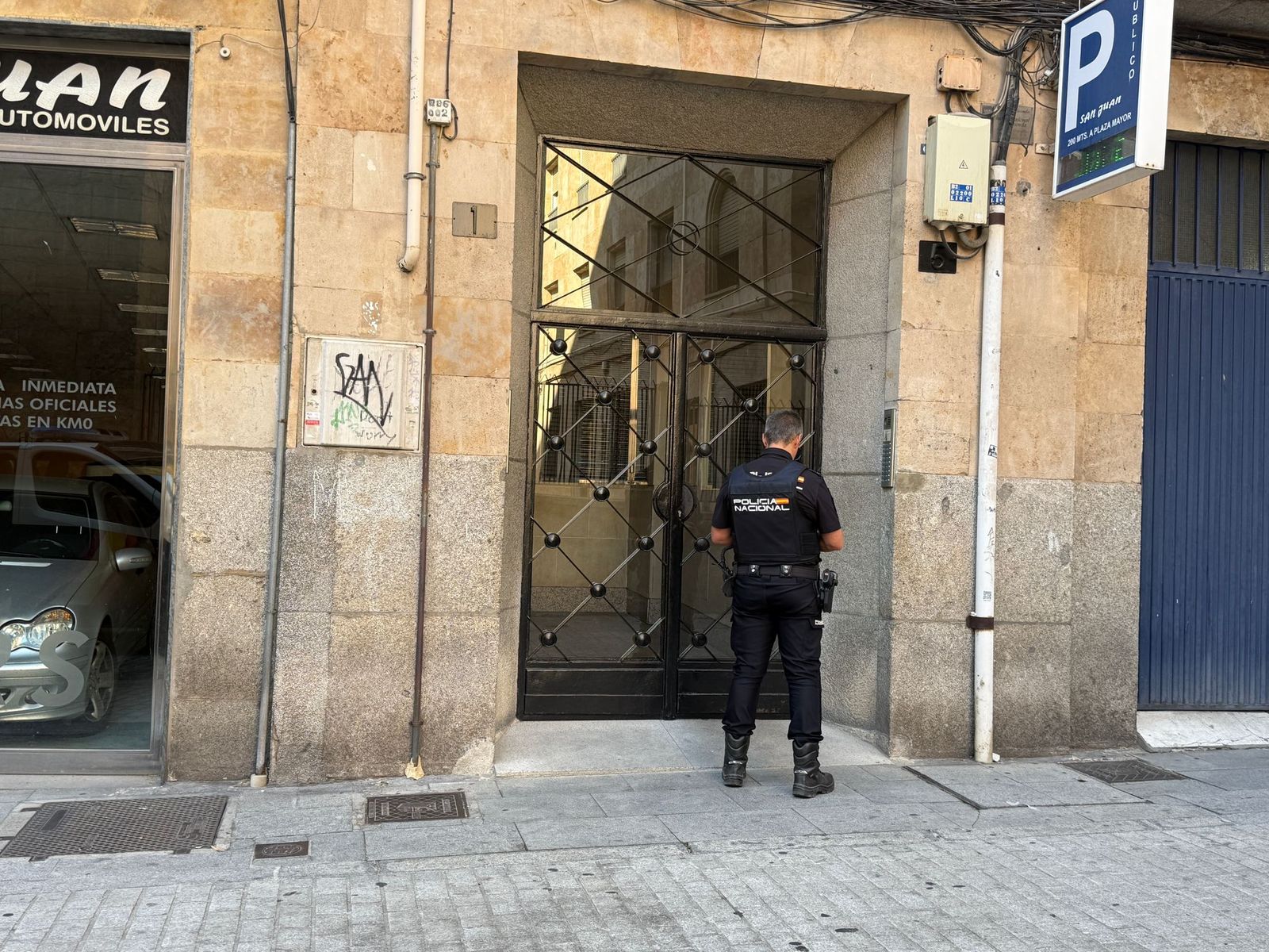 Intervención policial en la calle Perdones