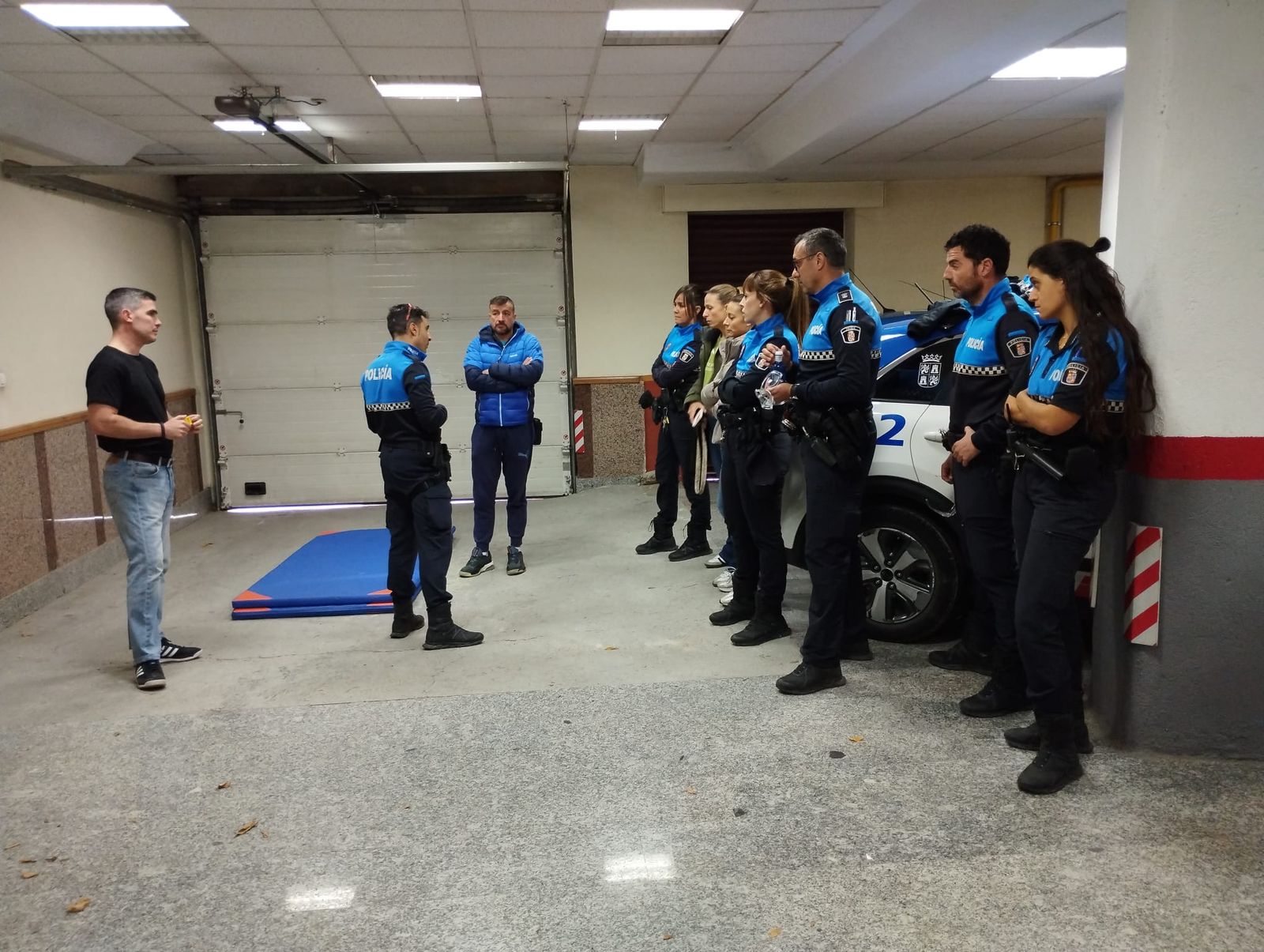 Santa Marta de Tormes, pionera en la provincia, forma a sus agentes para el uso del dispositivo táser