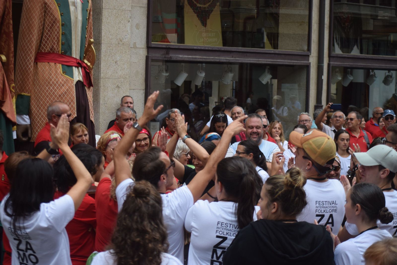 pasacalles-gigantes-y-gigantillas-26