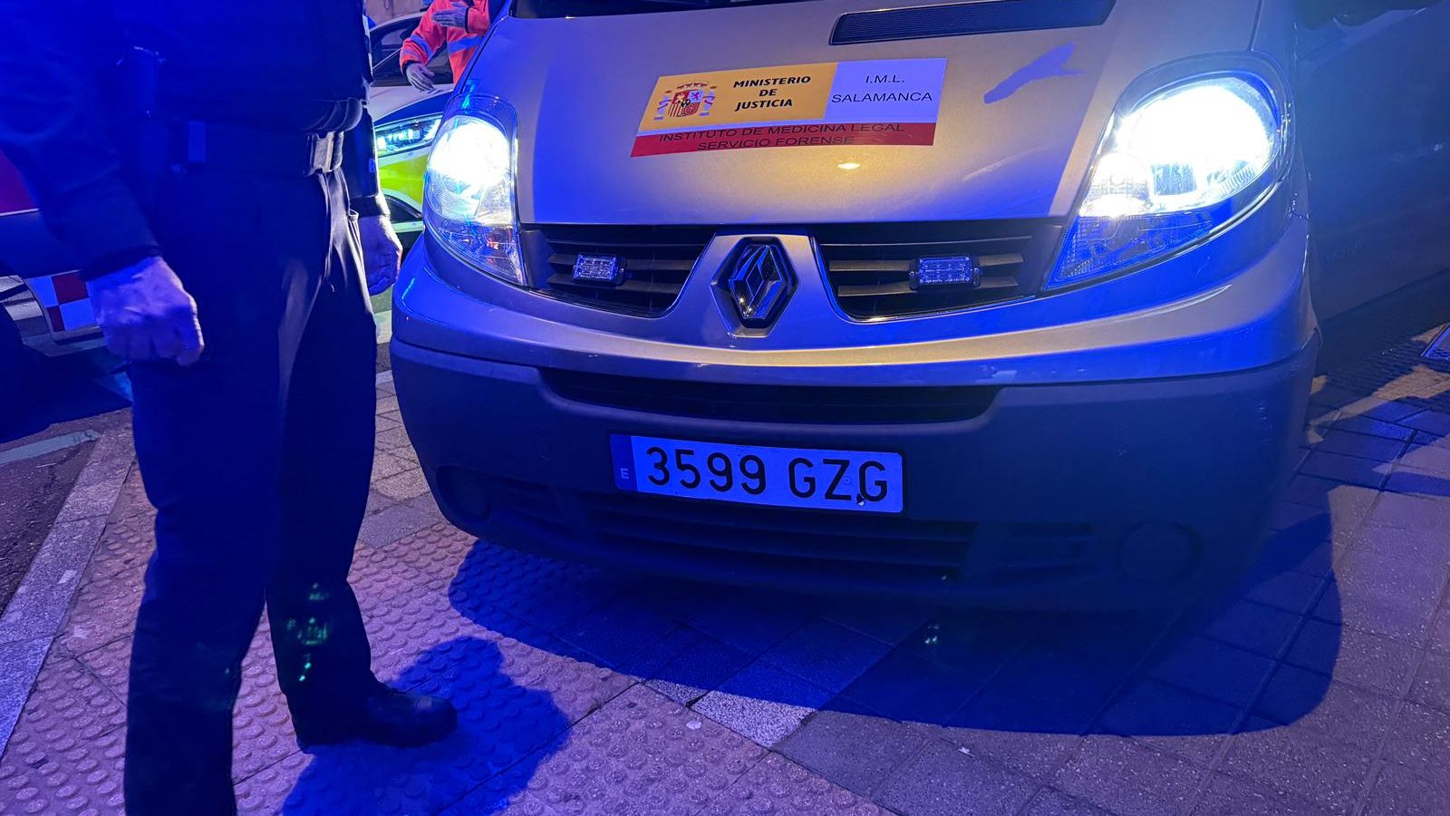 Furgón del Instituto de Medicina Legal Servicio Forense de Salamanca en el lugar del accidente