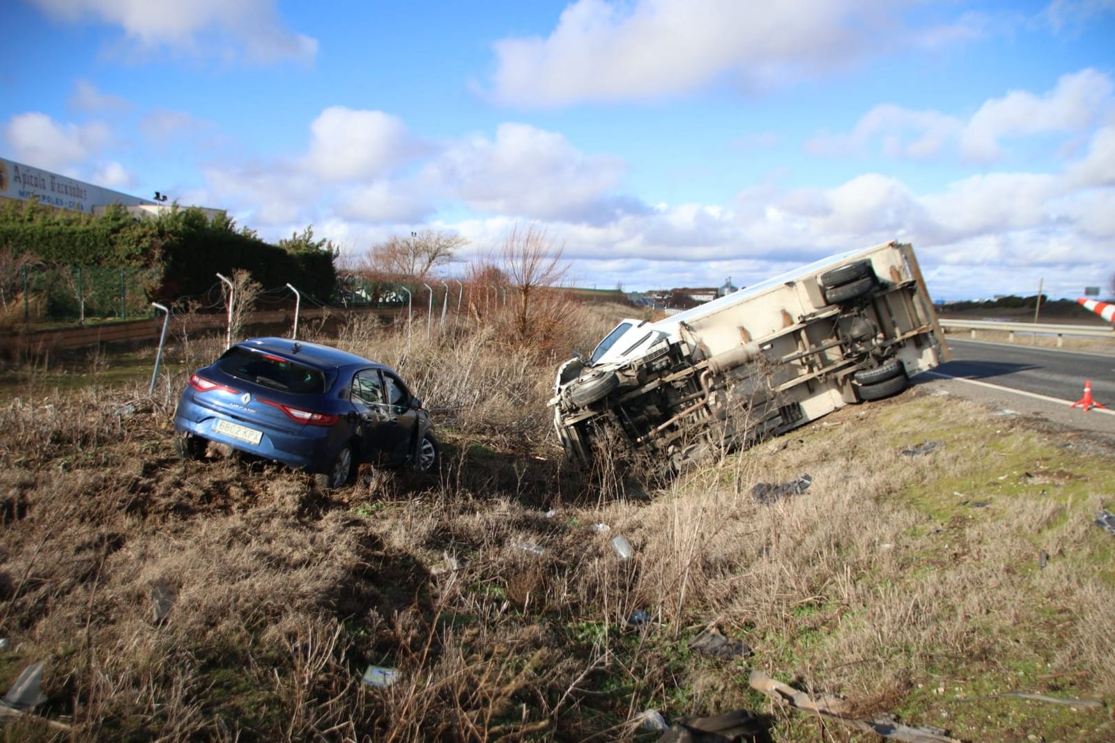 Accidente en la N-630 en el que ha volcado un camión en Arapiles
