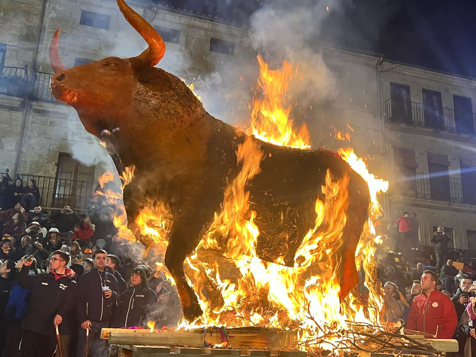 quema-del-toro-de-cenizos-carnaval-del-toro-ciudad-rodrigo-2025-5