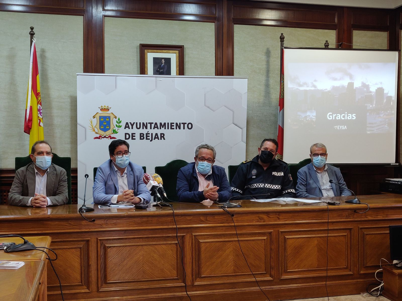 Rueda de prensa de presentación de los nuevos parquímetros en Béjar / FOTO AYUNTAMIENTO DE BÉJAR. Rueda de prensa de presentación de los nuevos parquímetros en Béjar / FOTO AYUNTAMIENTO DE BÉJAR.