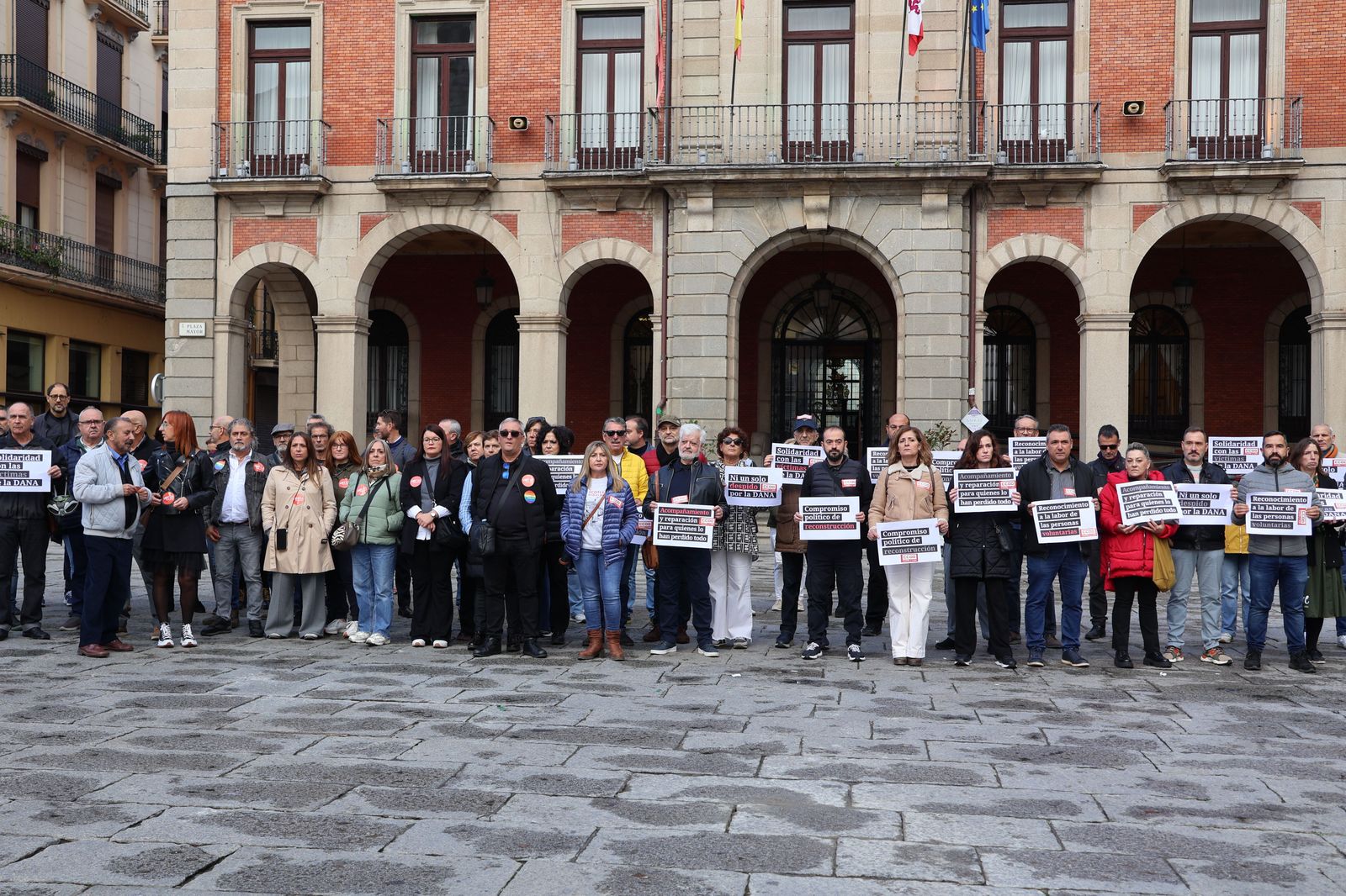 manifestacion-de-los-sindicatos-frente-al-ayuntamiento-18