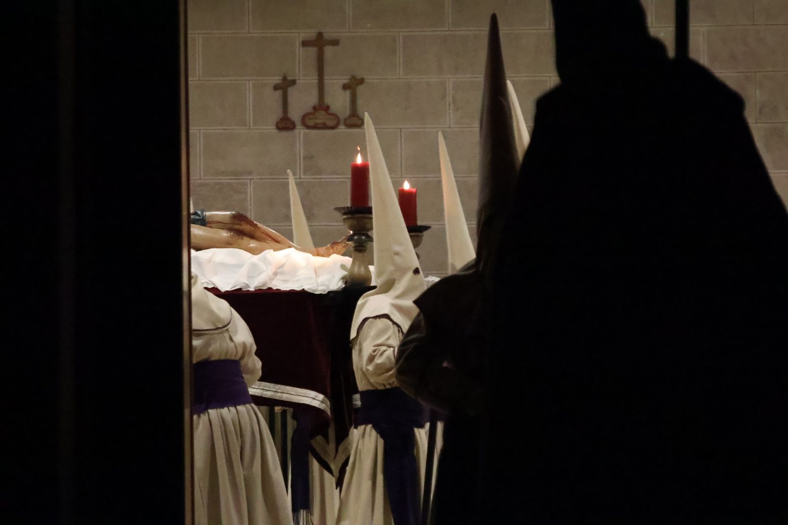 GALERÍA | Revive en imágenes la procesión de Jesús Yacente