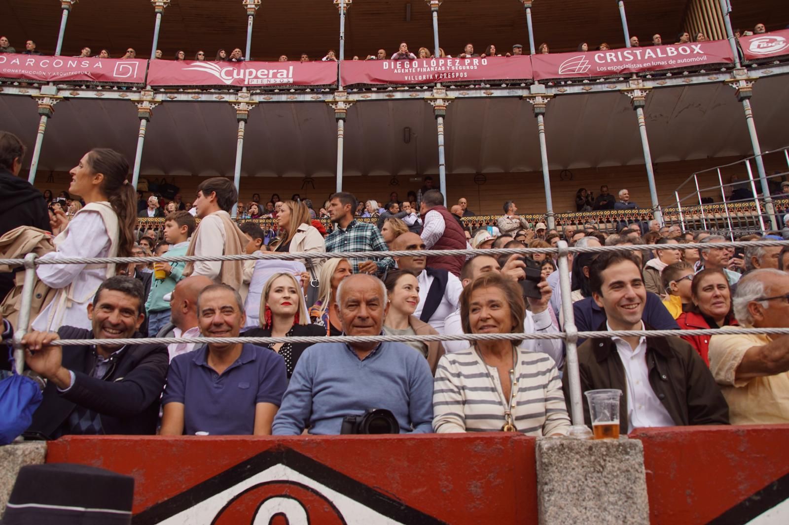 ambiente-en-el-patio-de-cuadrillas-de-la-glorieta-para-ver-a-sergio-galan-diego-ventura-y-guillermo-hermoso-de-mendoza-21-de-septiembre-de-2024-fotos-juanes-30