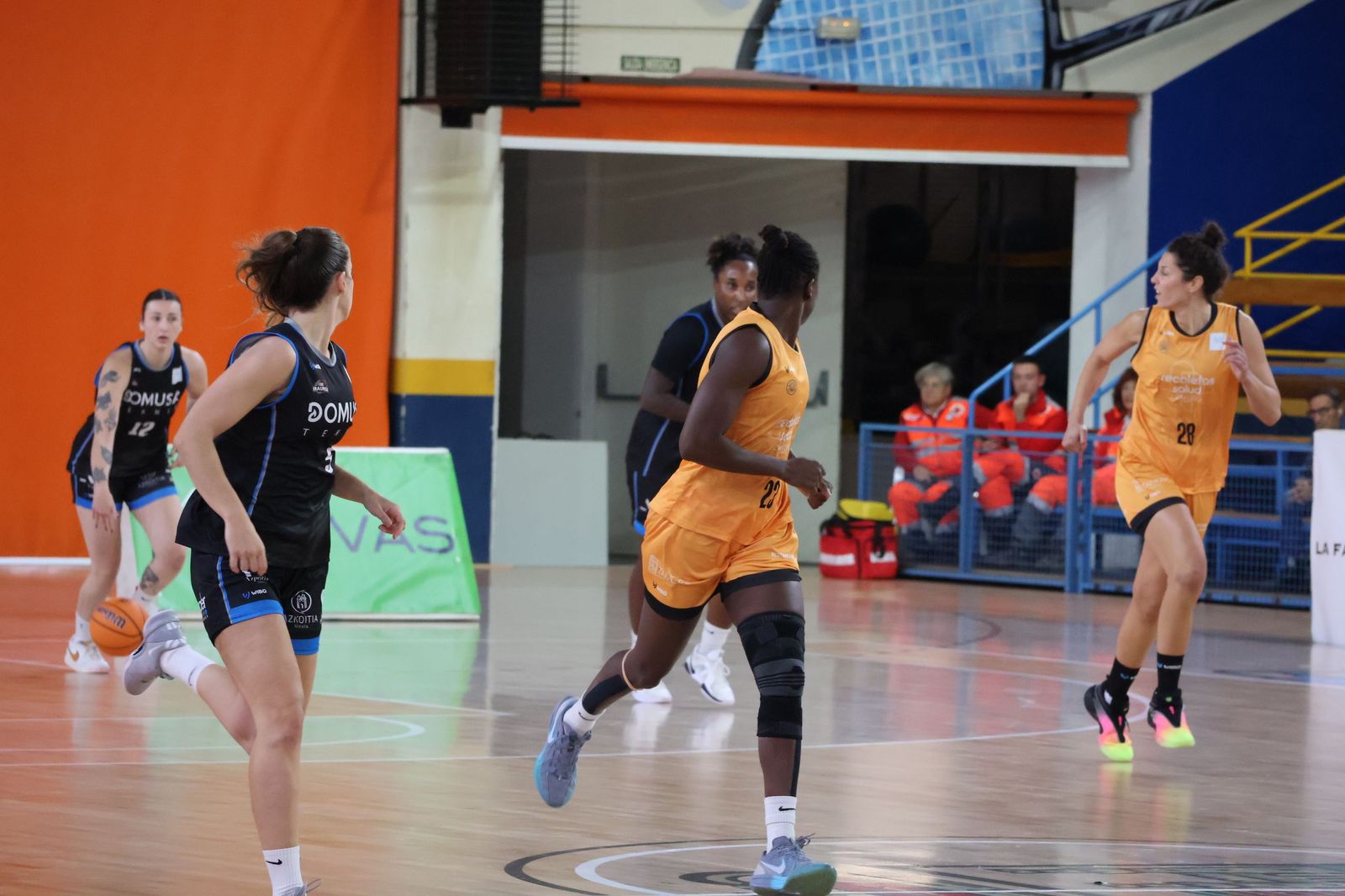 GALERÍA | Encuentro muy ajustado entre el Zamarat y el Domusa Teknik