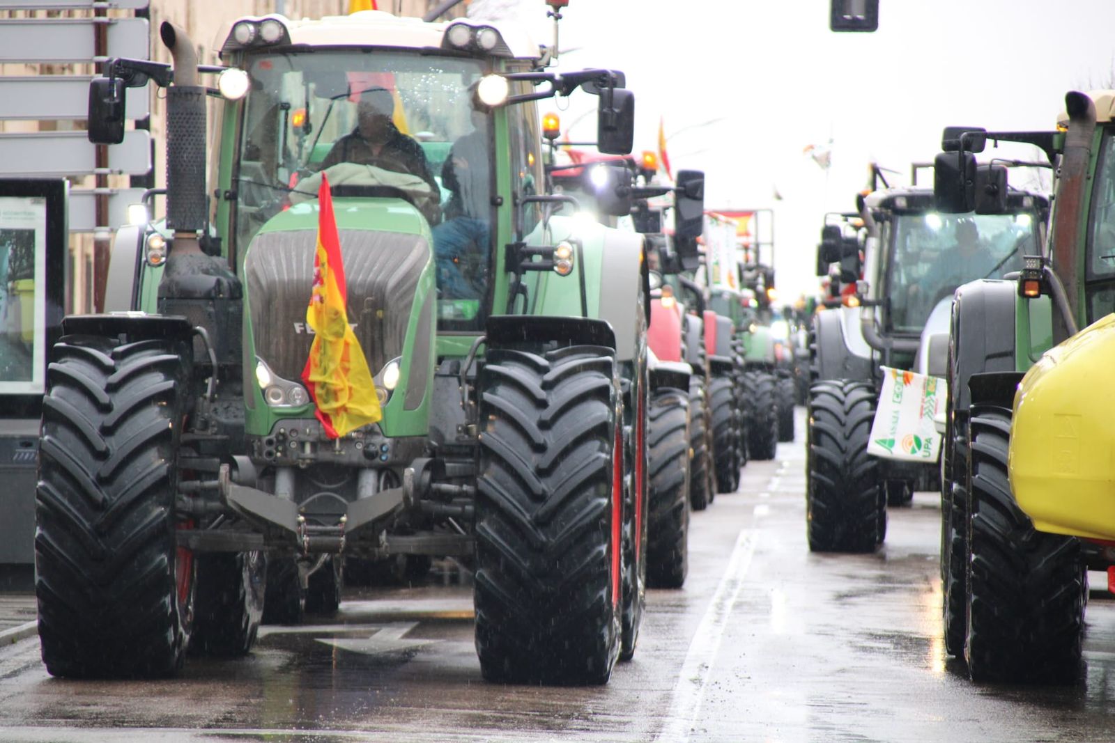 En imágenes la marcha con tractores y vehículos de campo en Salamanca en protesta contra Mercosur