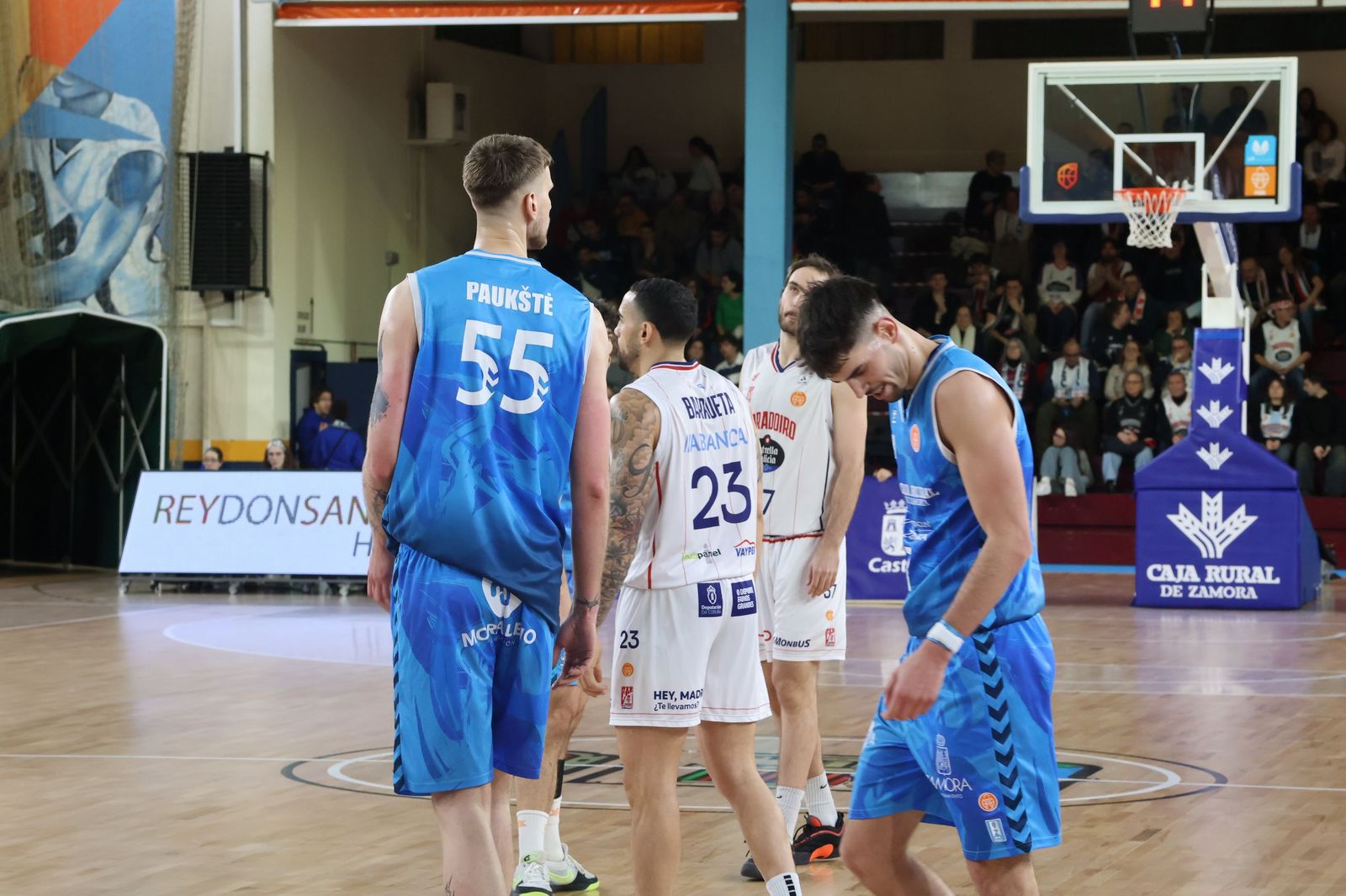 GALERÍA | Revive en imágenes el encuentro entre el CB Zamora y el Obradoiro