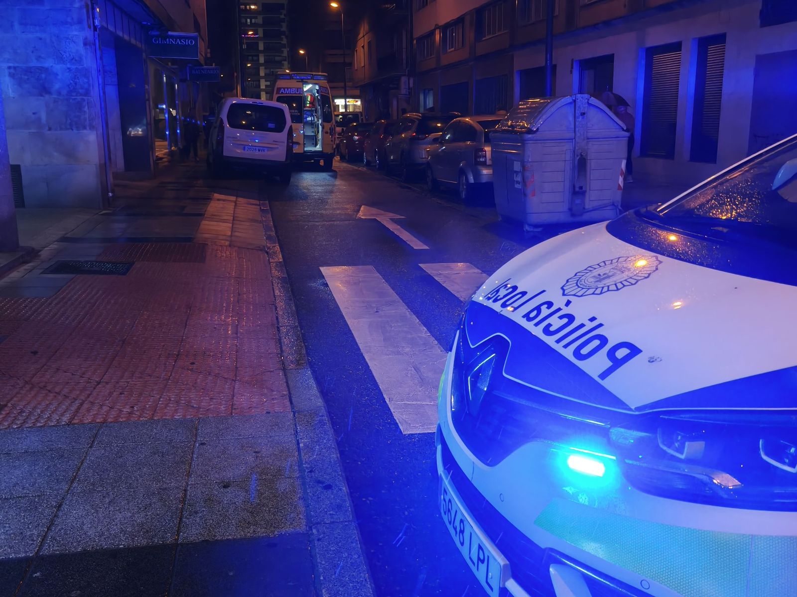 Intervención policial y sanitaria por el desvanecimiento de una mujer