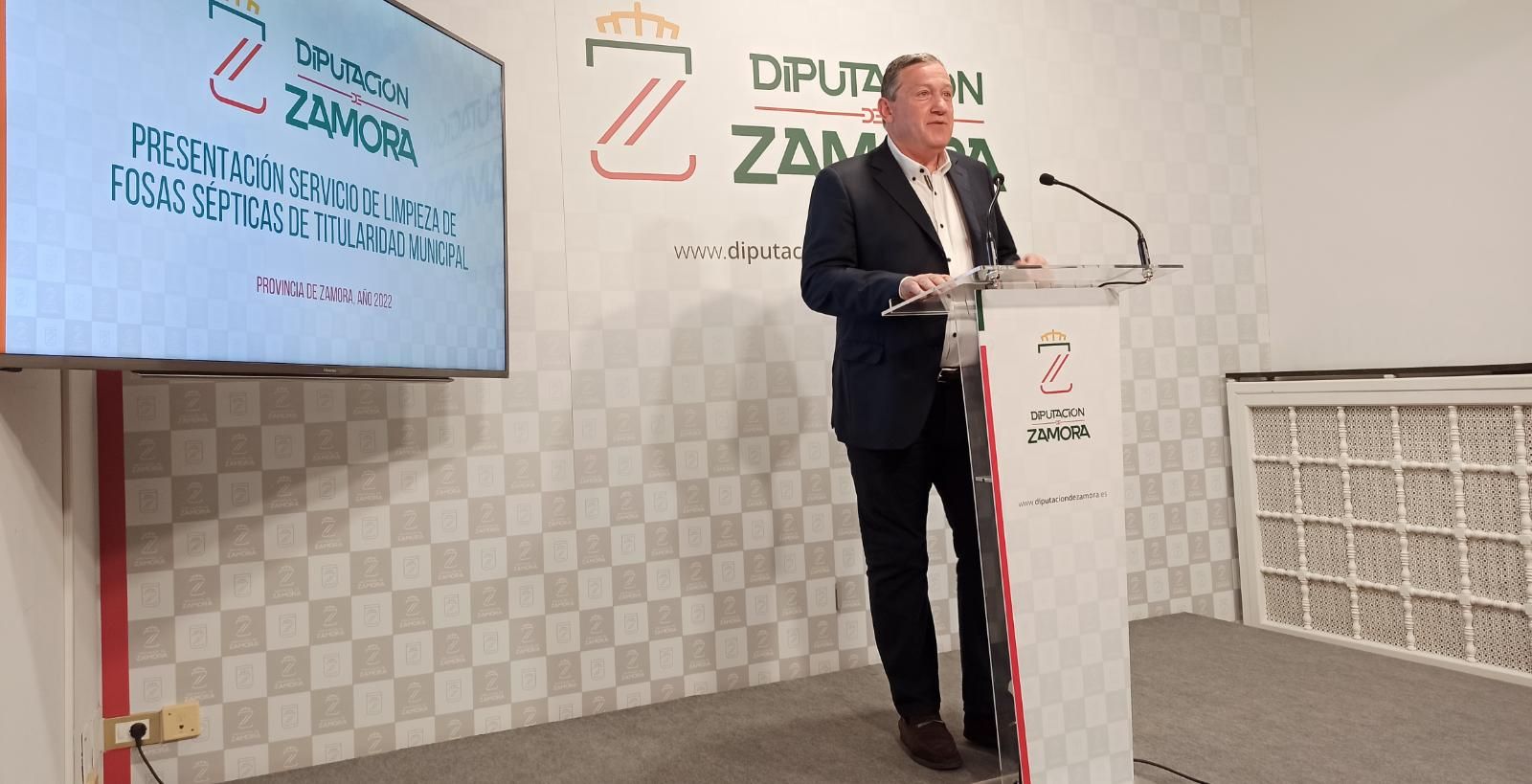 Faúndez explica el nuevo servicio de limpieza