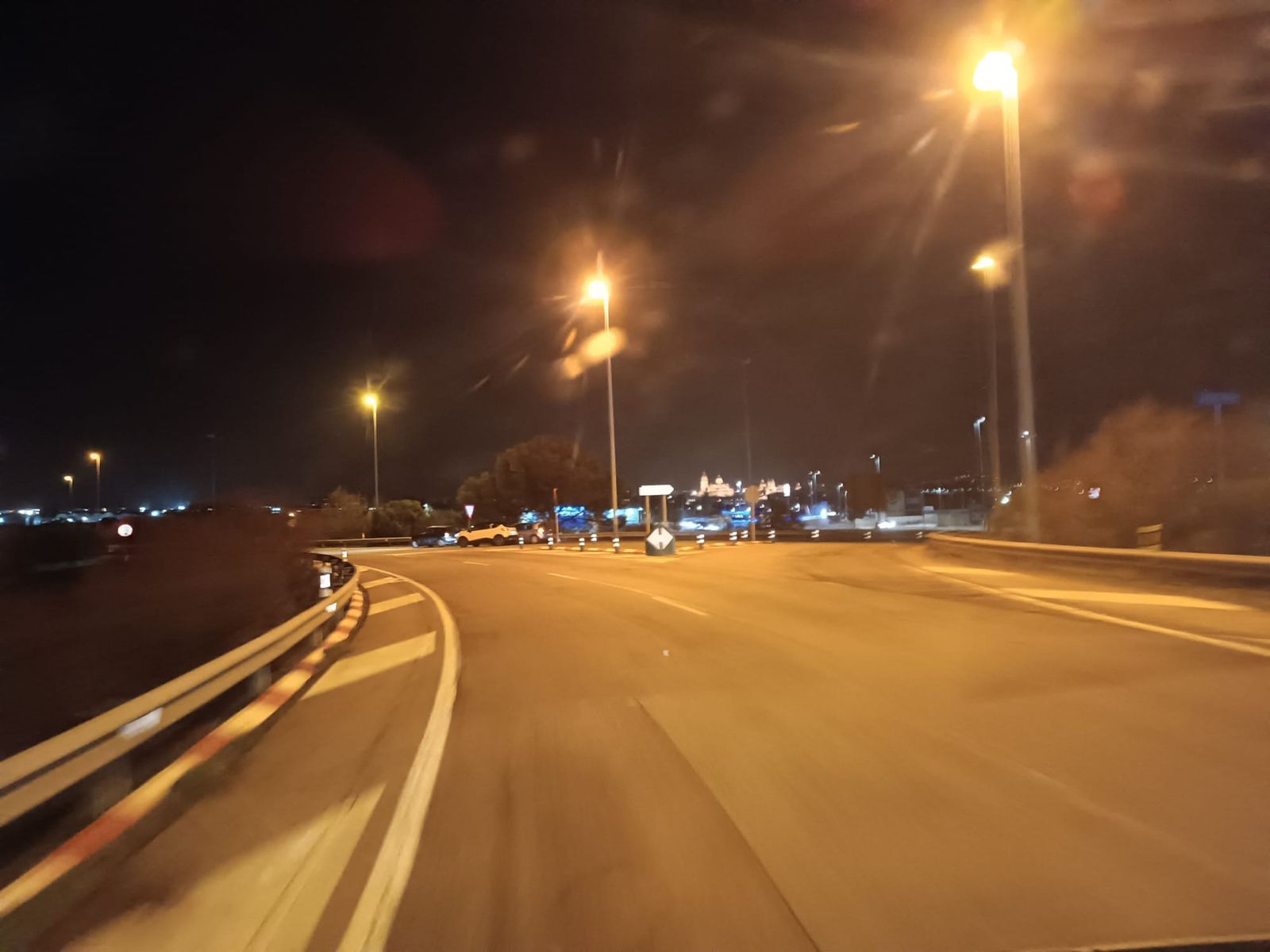 Accidente en la rotonda de E. Leclerc entre tres turismos