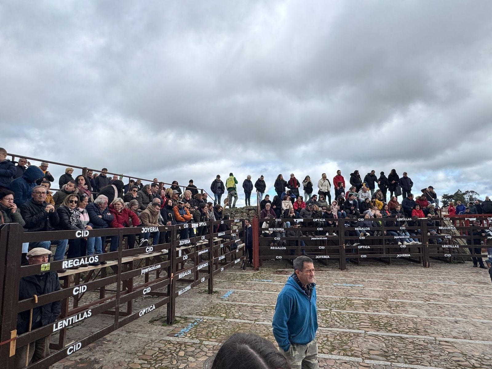 suelta-de-vaquillas-por-el-domingo-de-pinata-en-ciudad-rodrigo-9-de-marzo-de-2025-1