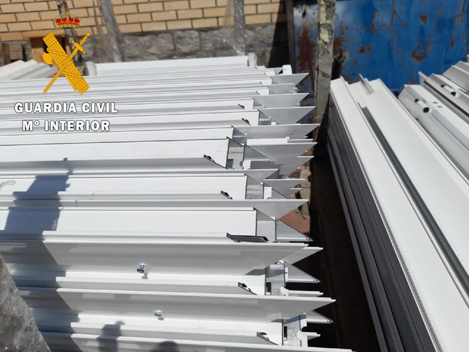 Roba más de 1.000 euros en aluminio de una empresa de Castellanos y su pareja los vende por diferentes desguaces