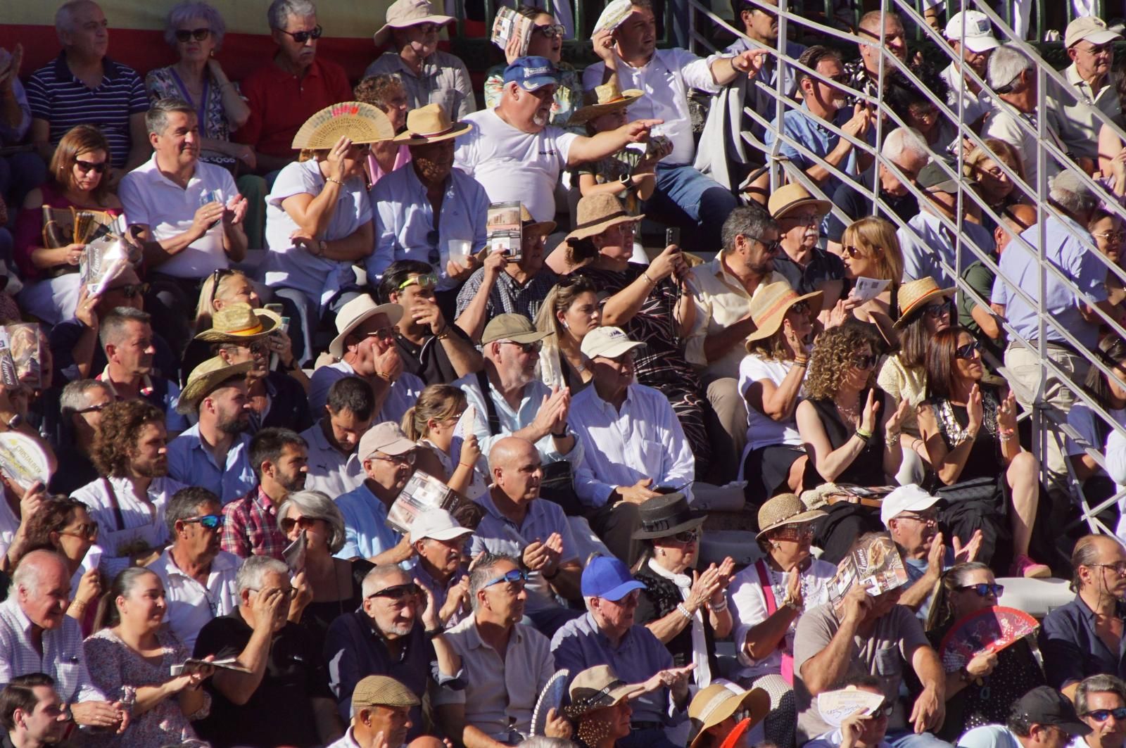 Así ha vivido la afición de La Glorieta el primer cartel de figuras de la feria: imágenes del ambiente en los tendidos y en el patio de cuadrillas