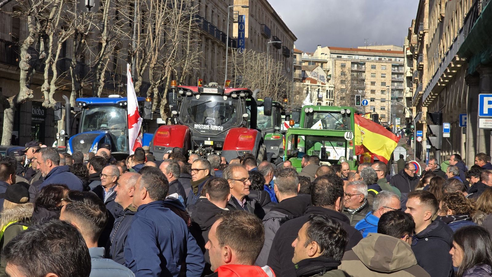 En imágenes la marcha con tractores y vehículos de campo en Salamanca en protesta contra Mercosur