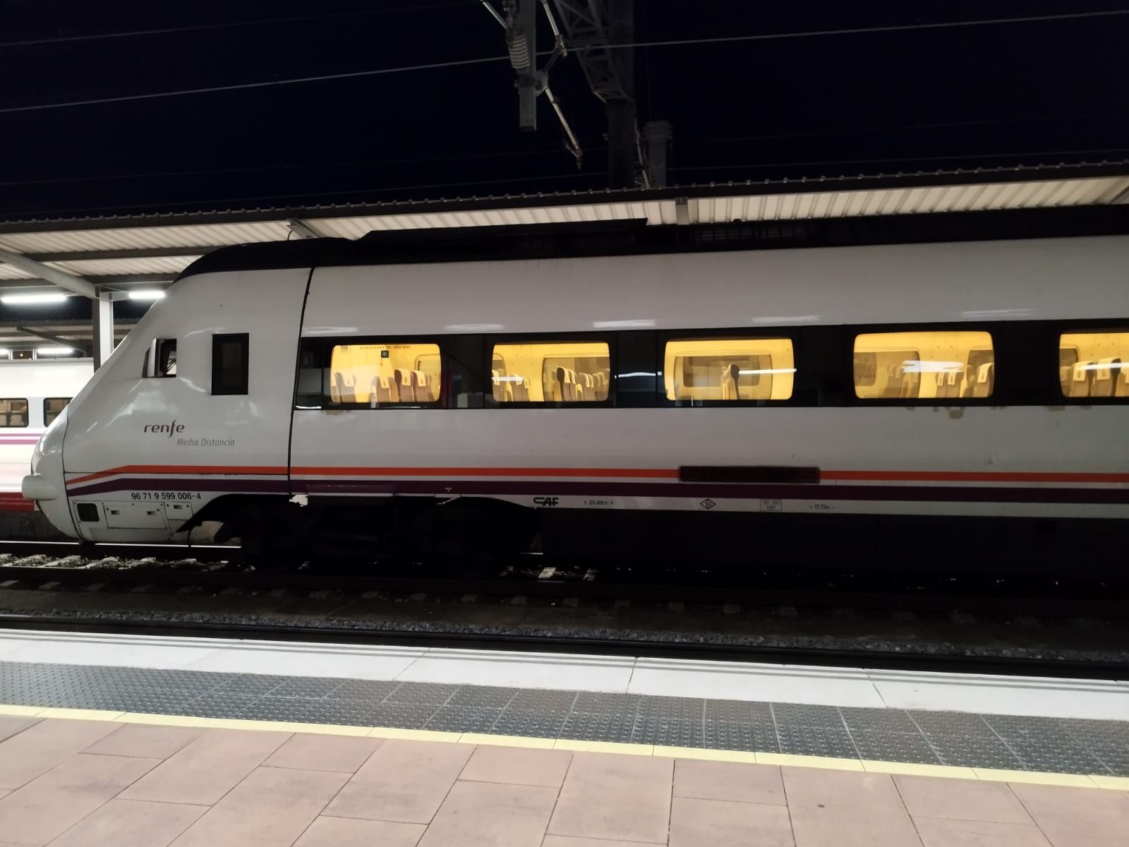 Tren RENFE en Salamanca. Foto de archivo
