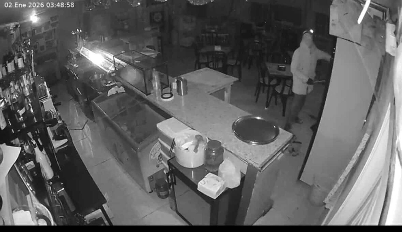 Ladrón interceptado por las cámaras de seguridad en la Fuente de San Esteban