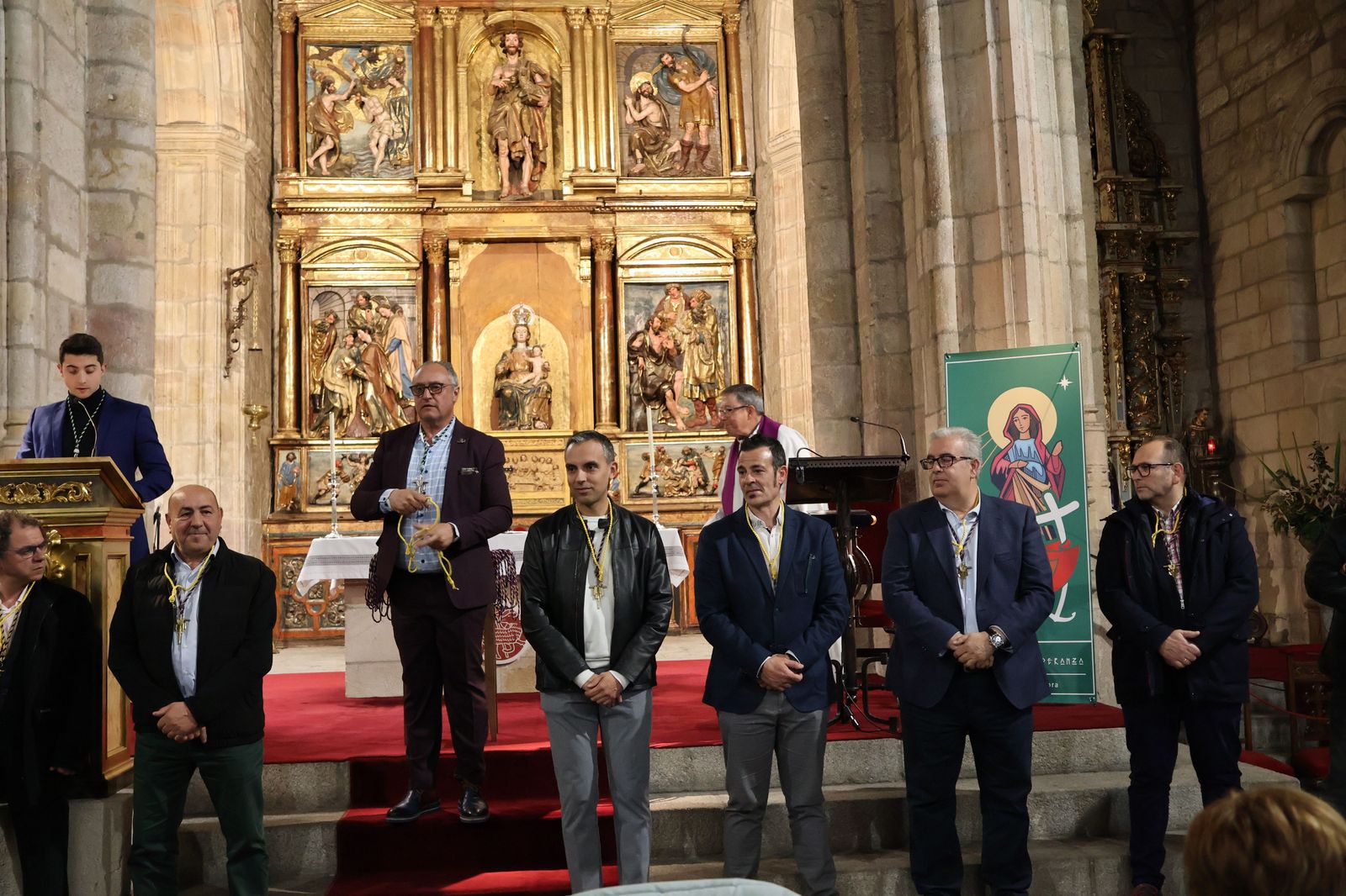 entrada-de-nuevos-hermanos-de-la-vera-cruz-16