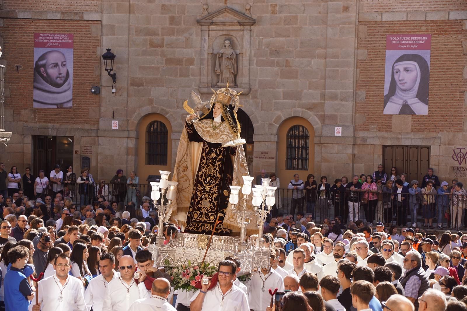 Salida procesión Santa Teresa en Alba de Tormes  (26).jpeg