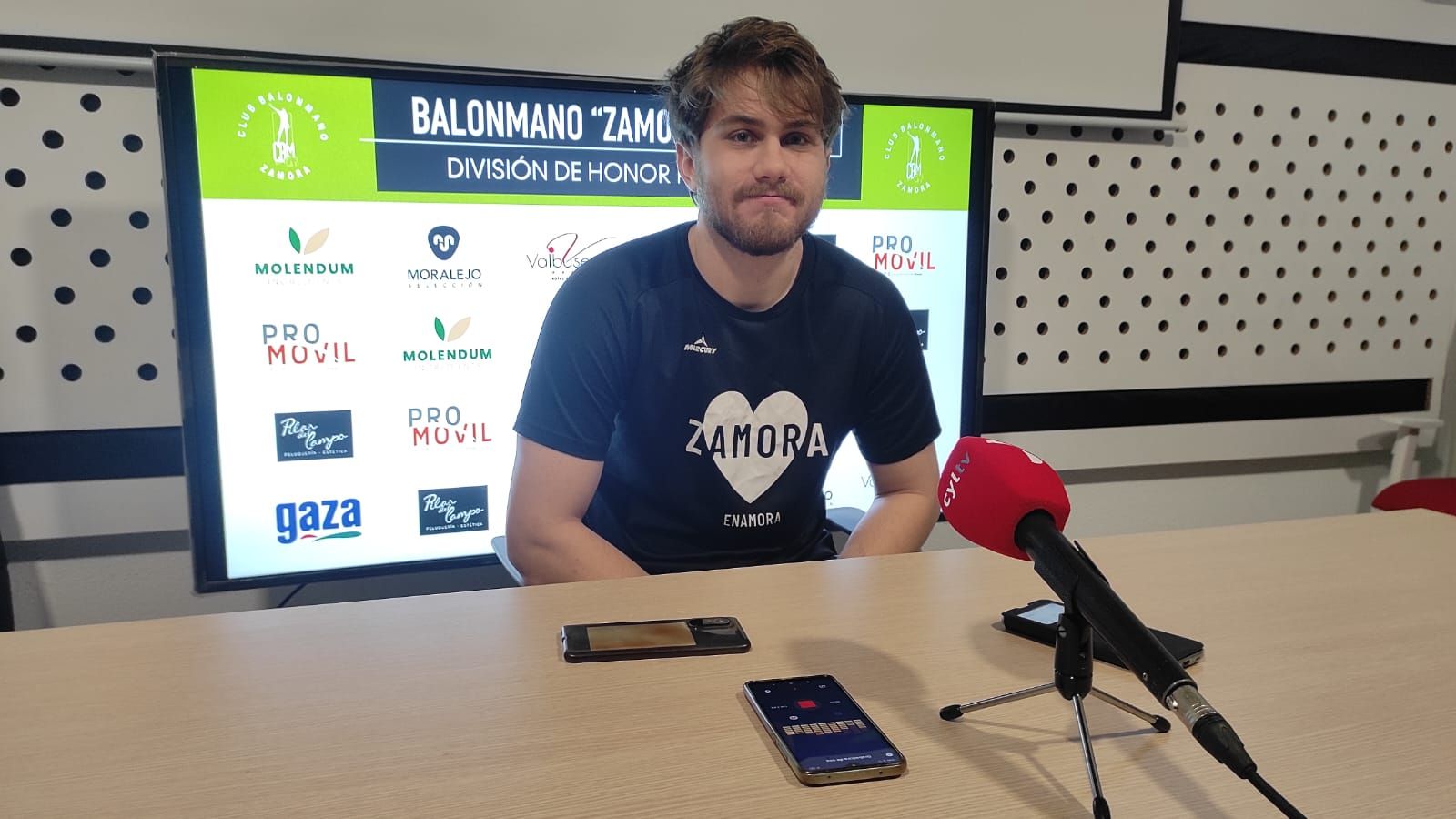 Víctor Peinado, pivote del Balonmano Zamora.