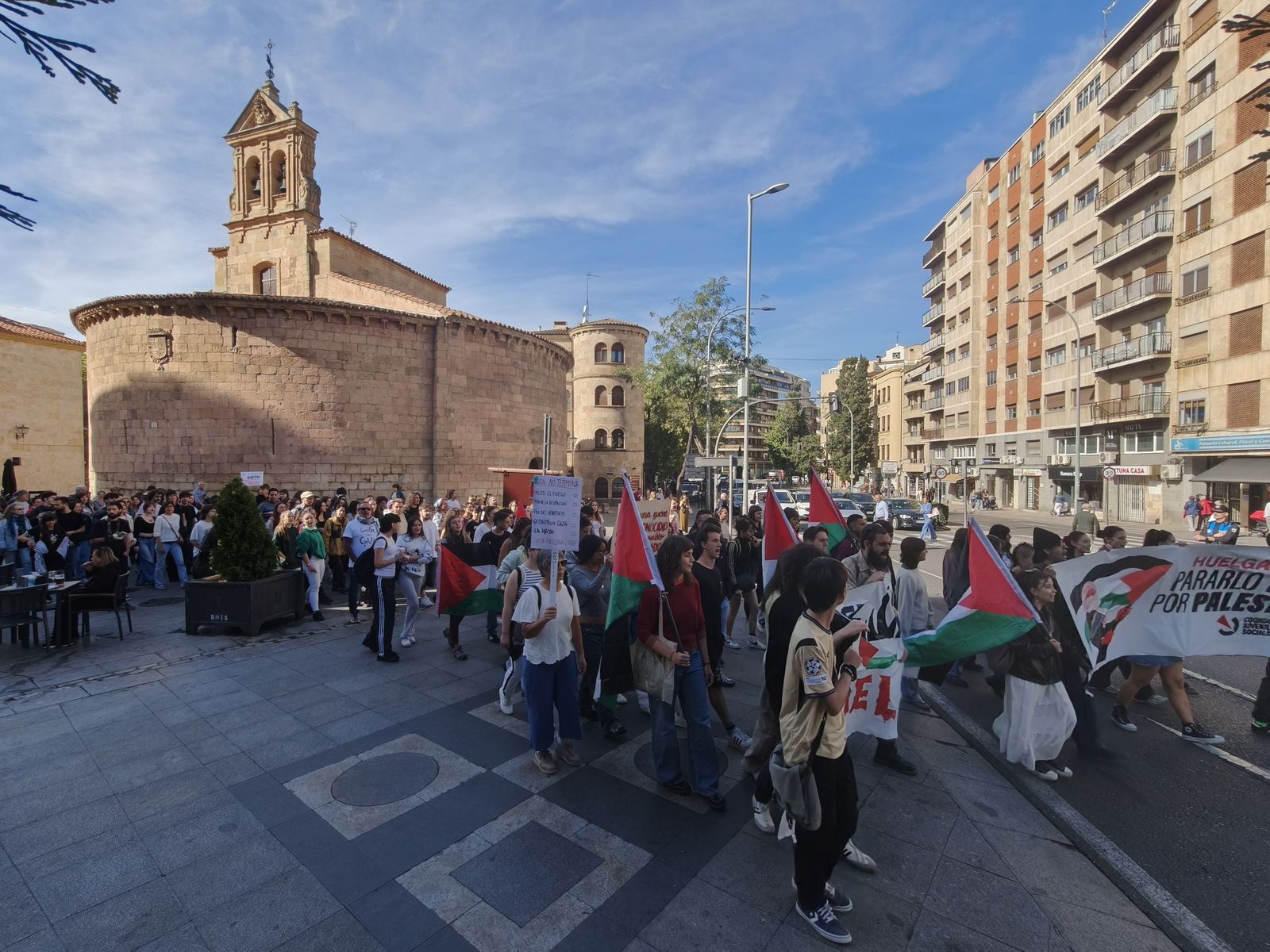 Los estudiantes de Salamanca recorren Salamanca alzando la voz por Palestina