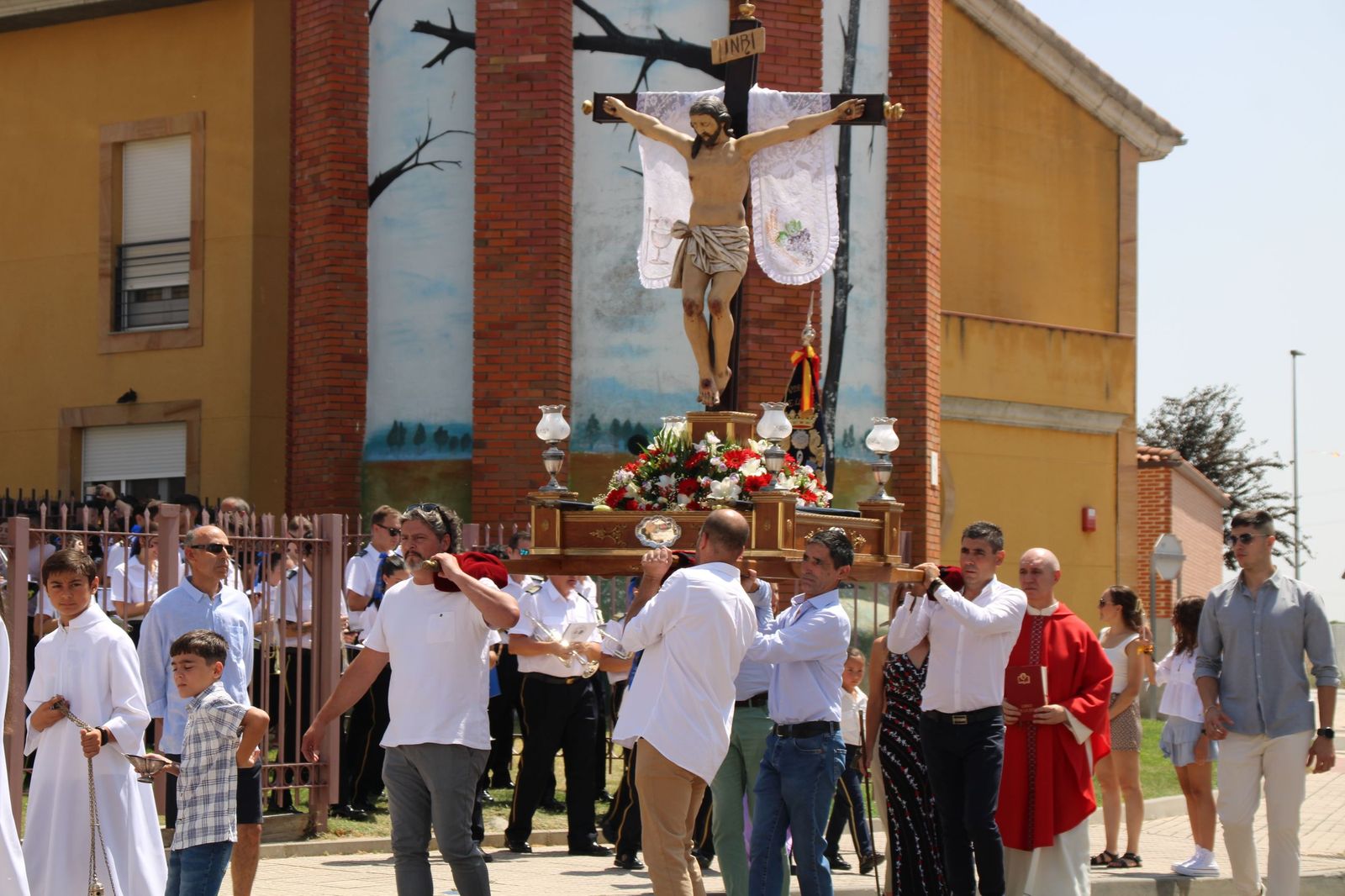 Procesión en honor al Cristo de las Batallas en Castellanos de Moriscos