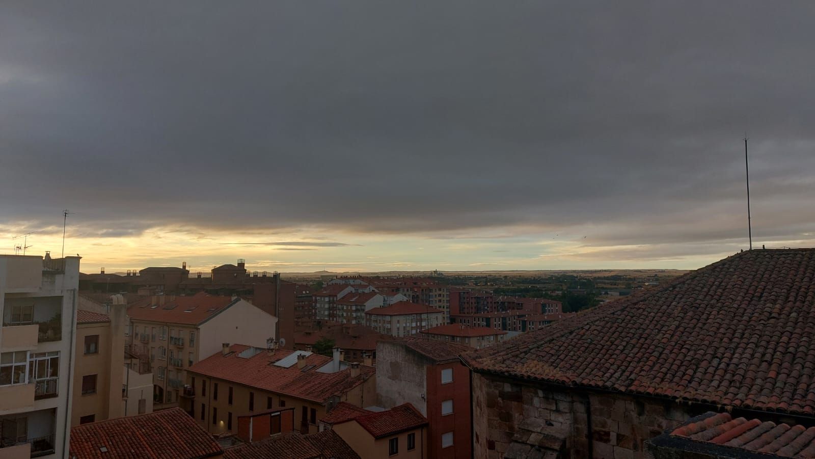 Amanecer con nubes en Zamora