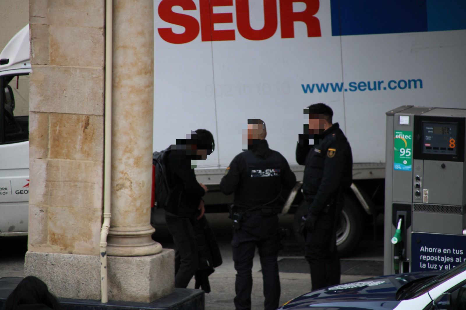 Intervención policial gasolinera puerta de Zamora