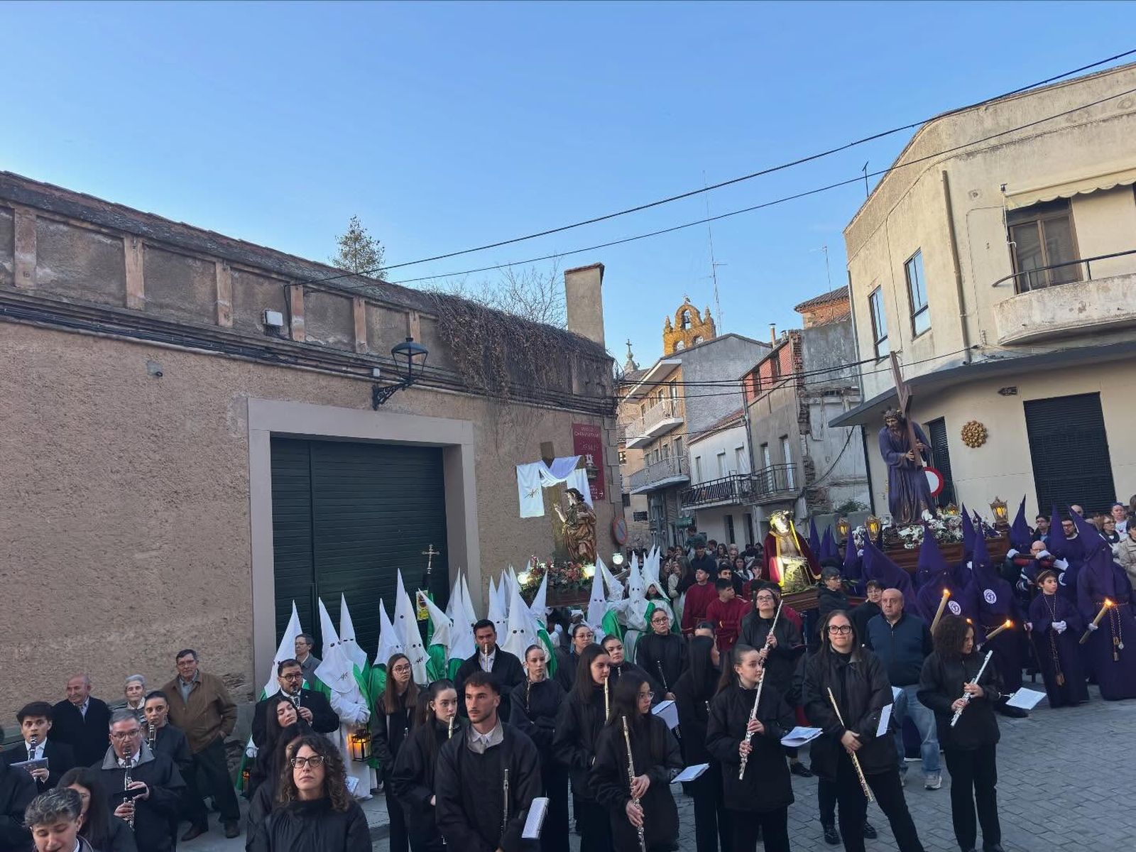 Alba de Tormes vuelve a vivir su Viernes Santo más especial con el Santo Entierro y sus trece pasos