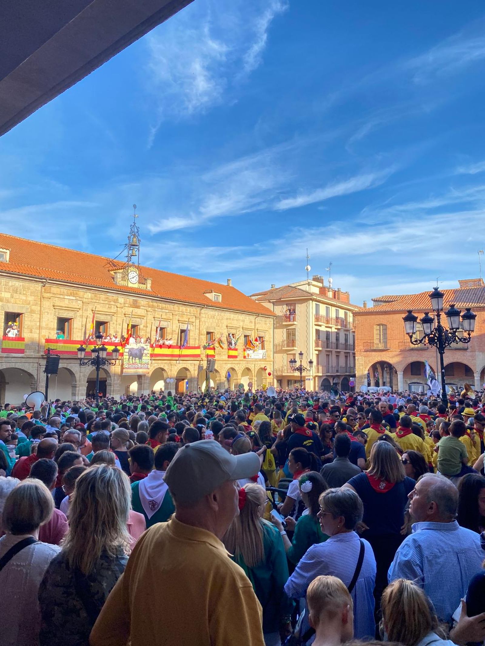 Plaza Mayor de Benavente en el chupinazo oficial del Toro Enmaromado 2024.