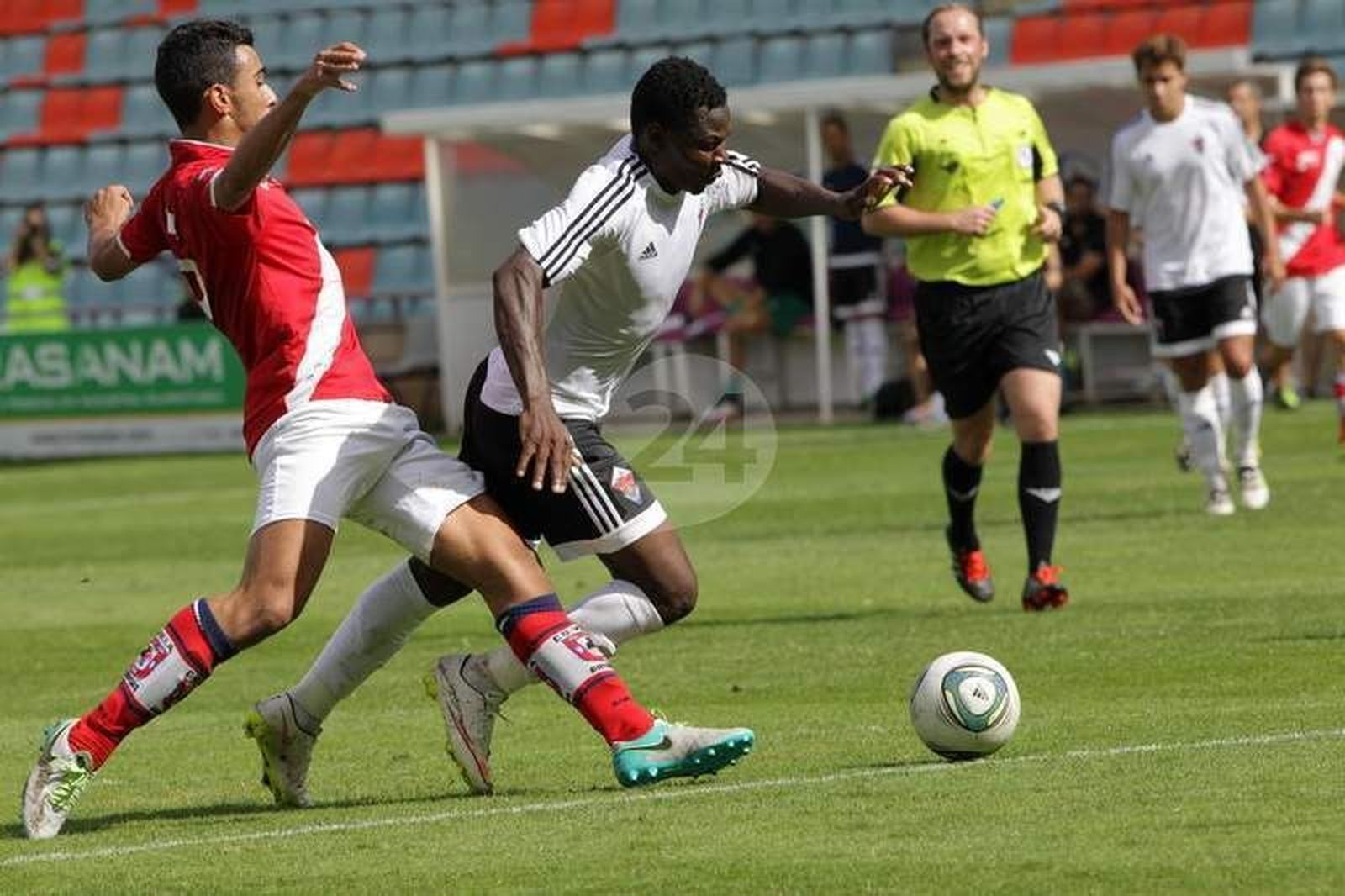 El Salmantino empata ante el Villa de Simancas