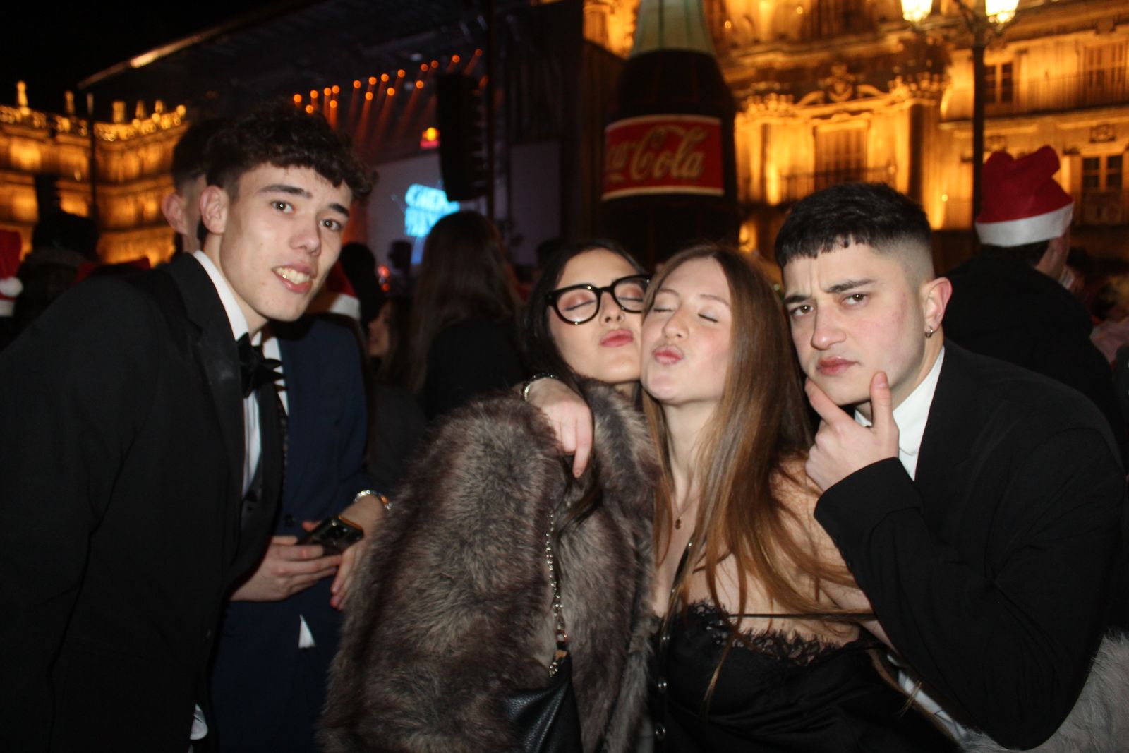 Miles de personas disfrutan de las campanadas y la fiesta del Fin de Año Universitario