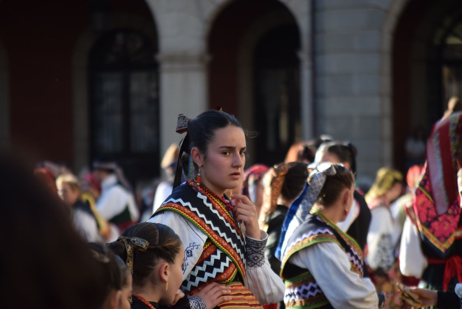 dona-urraca-celebra-en-la-plaza-mayor-el-dia-de-la-danza-18