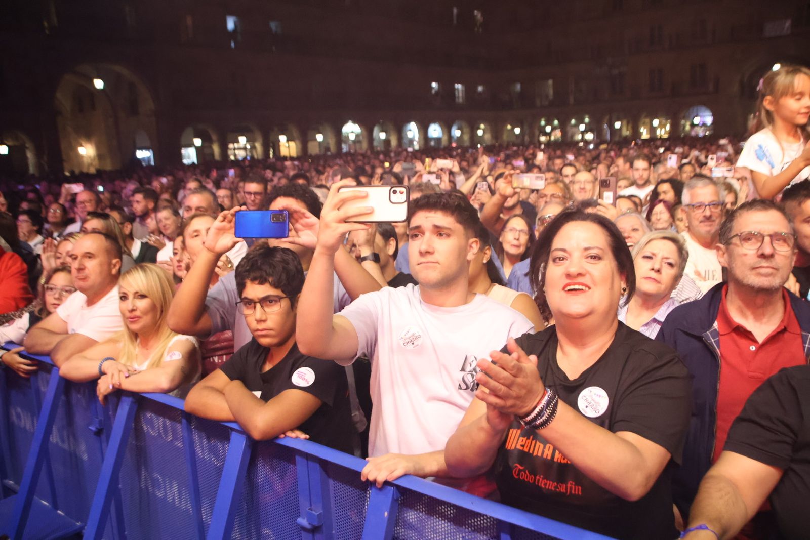 Medina Azahara hace vibrar a la Plaza Mayor de Salamanca con su eterno y emblemático rock