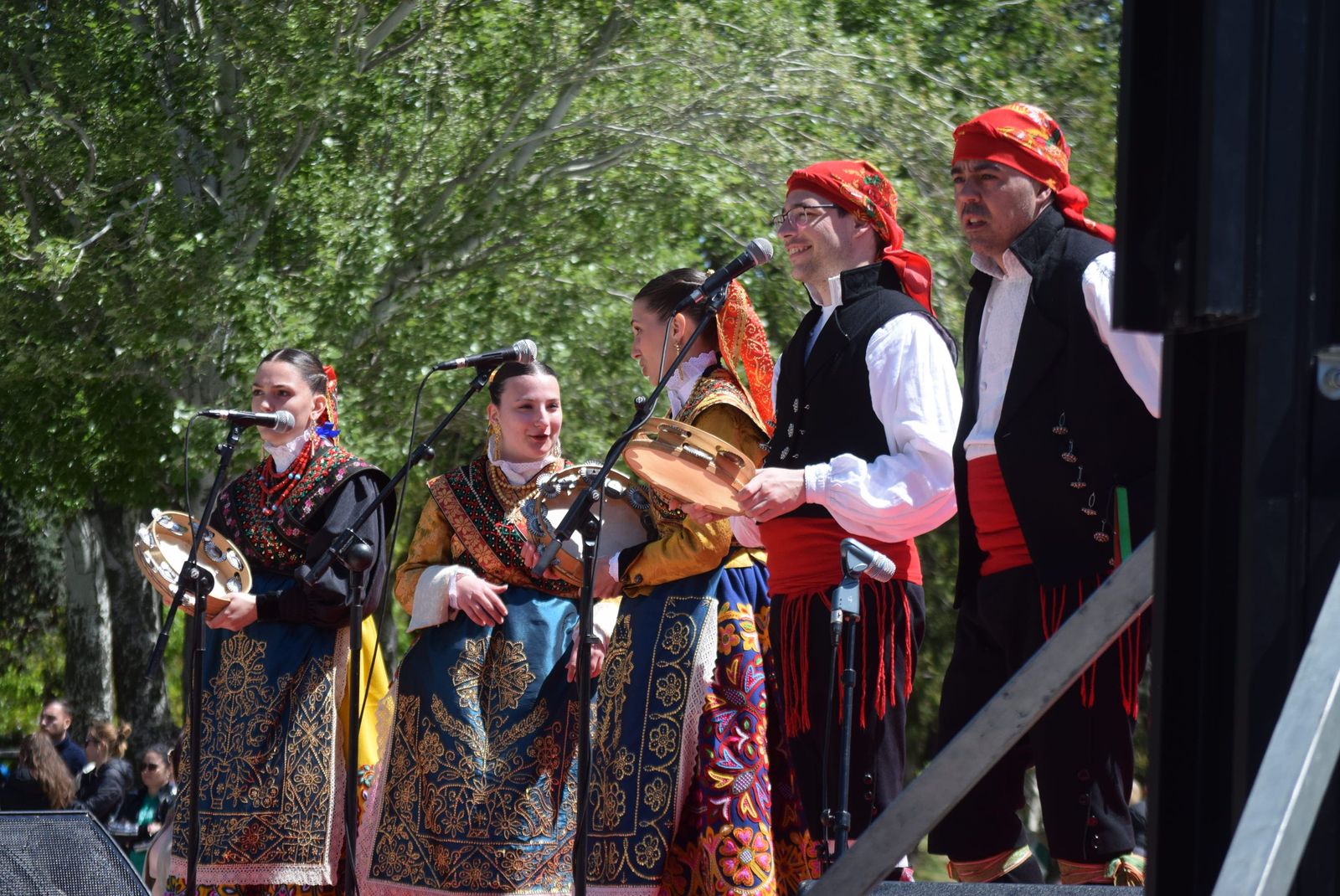 actuacion-dona-urraca-en-la-marina-28