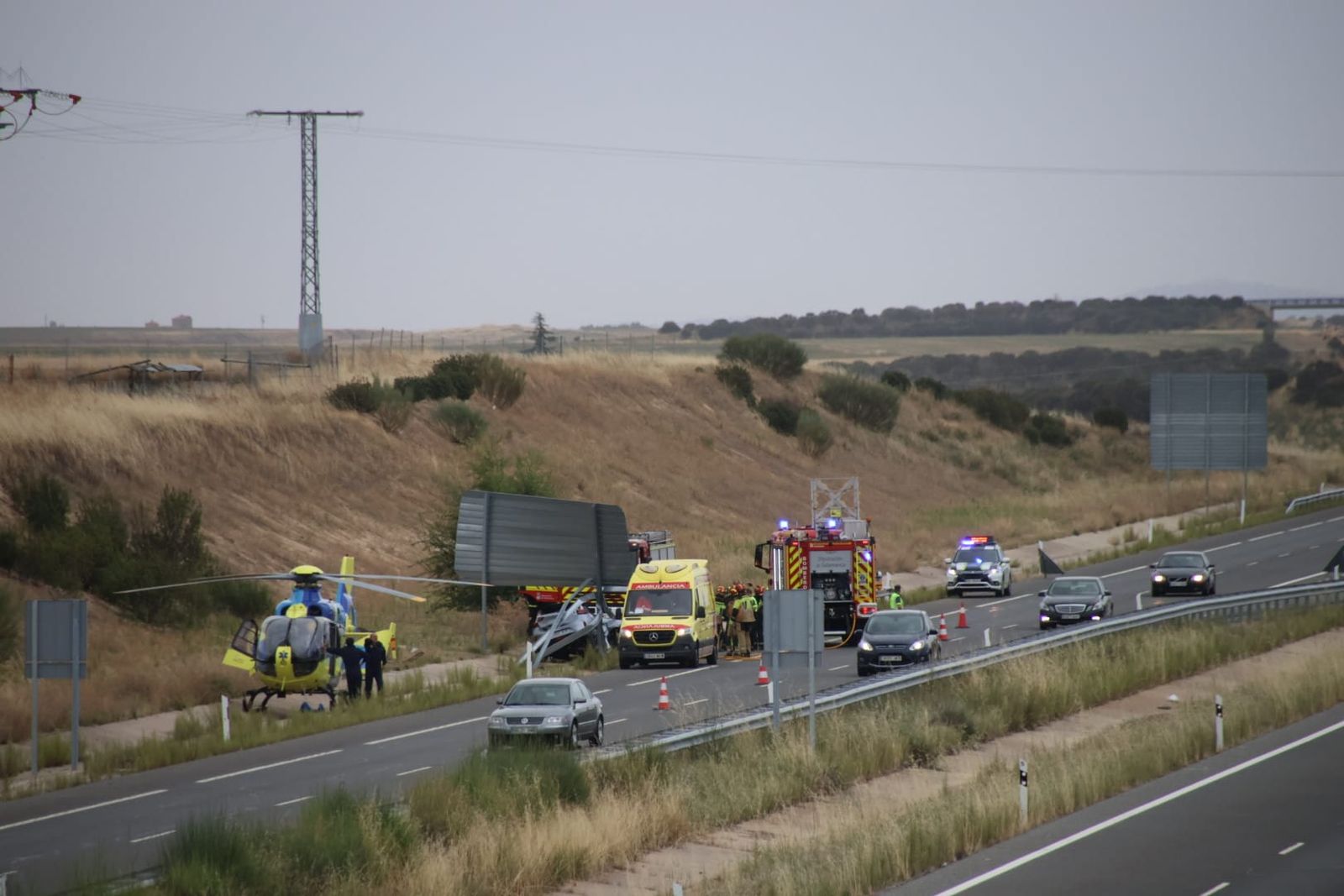 GALERÍA | Aparatoso accidente en la A-50, a la altura de Peñaranda de Bracamonte