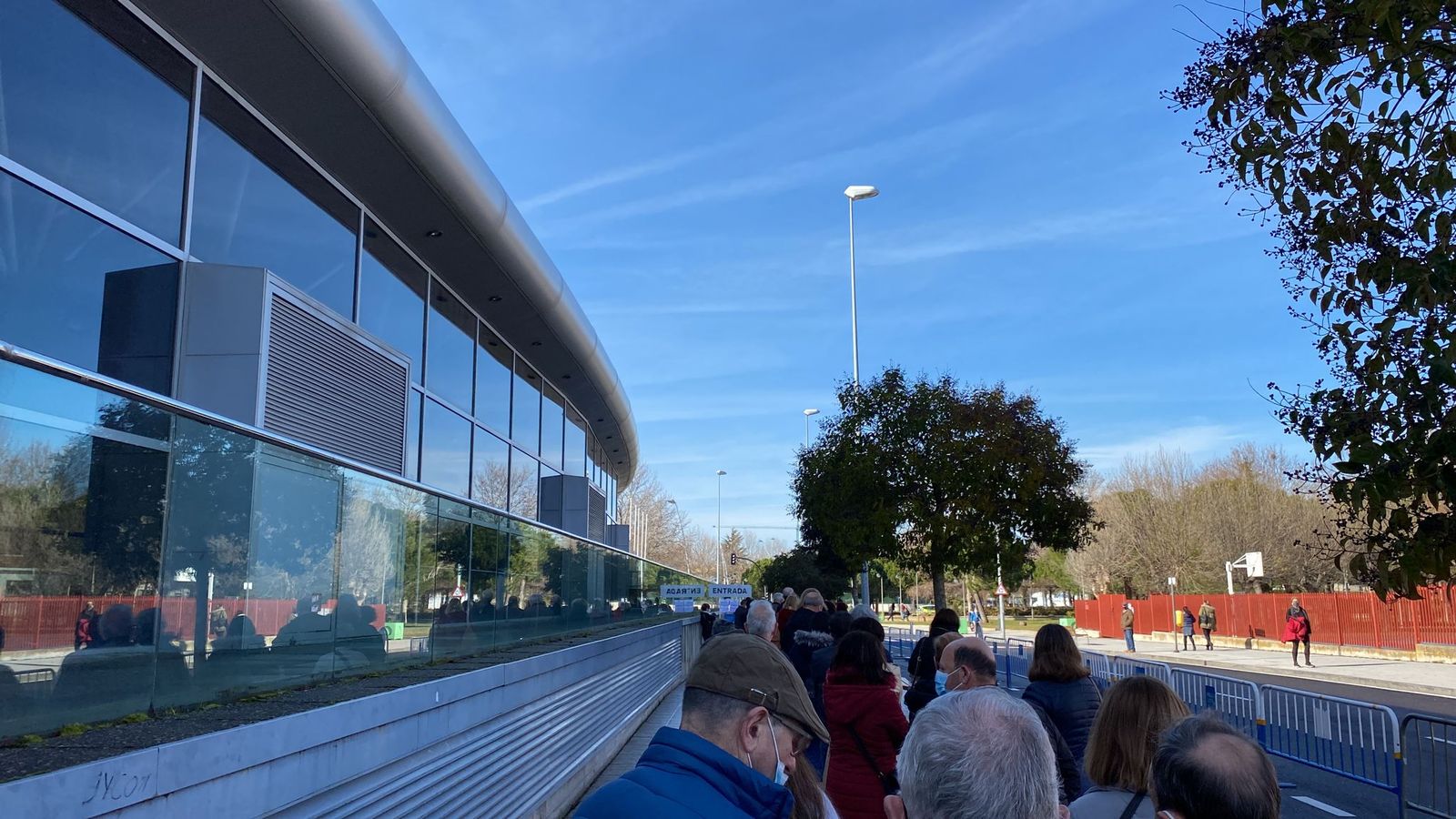 Vacunación en el Pabellón Sánchez Paraíso. Foto S24H