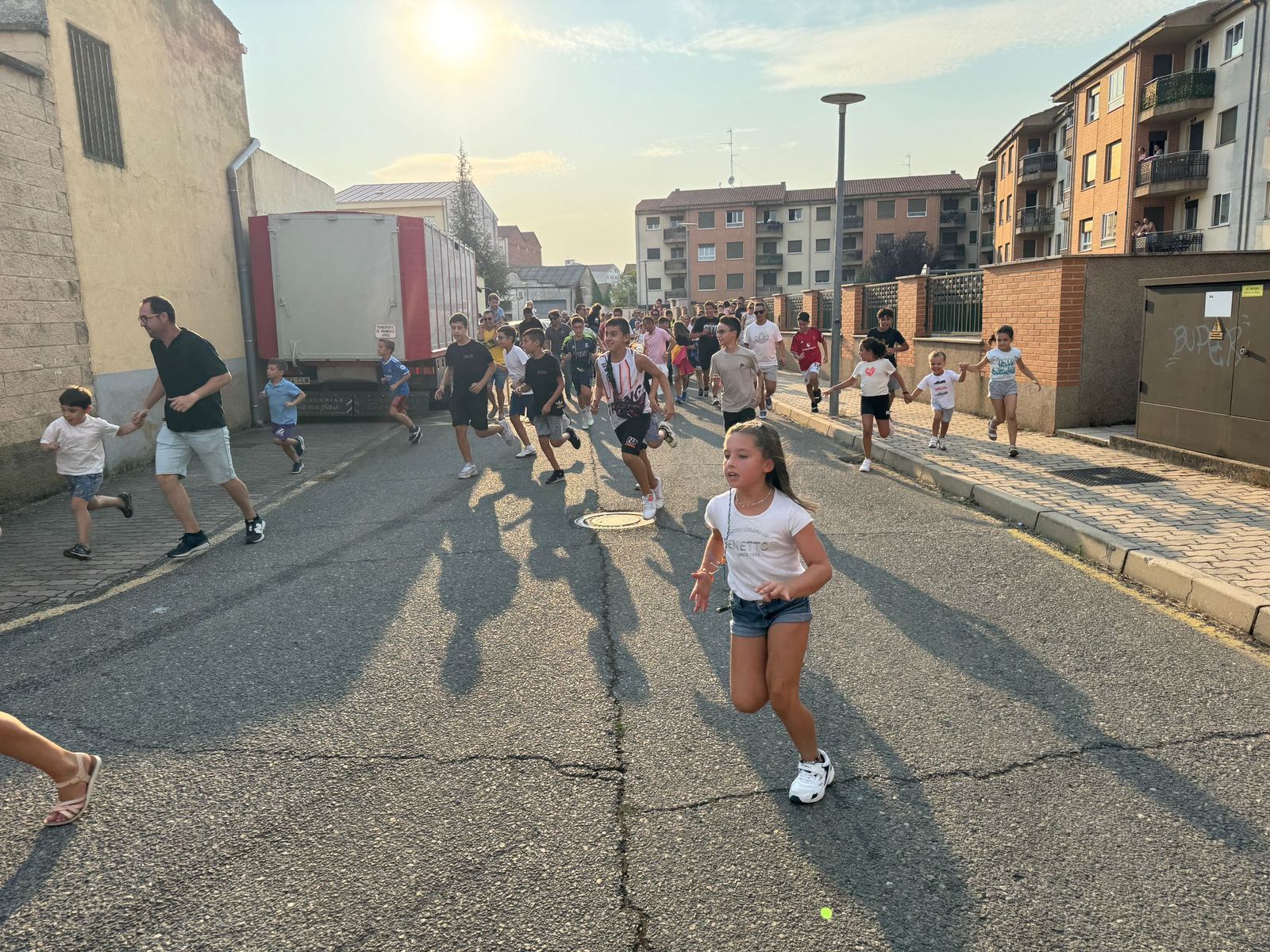 Encierro infantil de Mini Bueyes en Guijuelo durante sus fiestas 2025