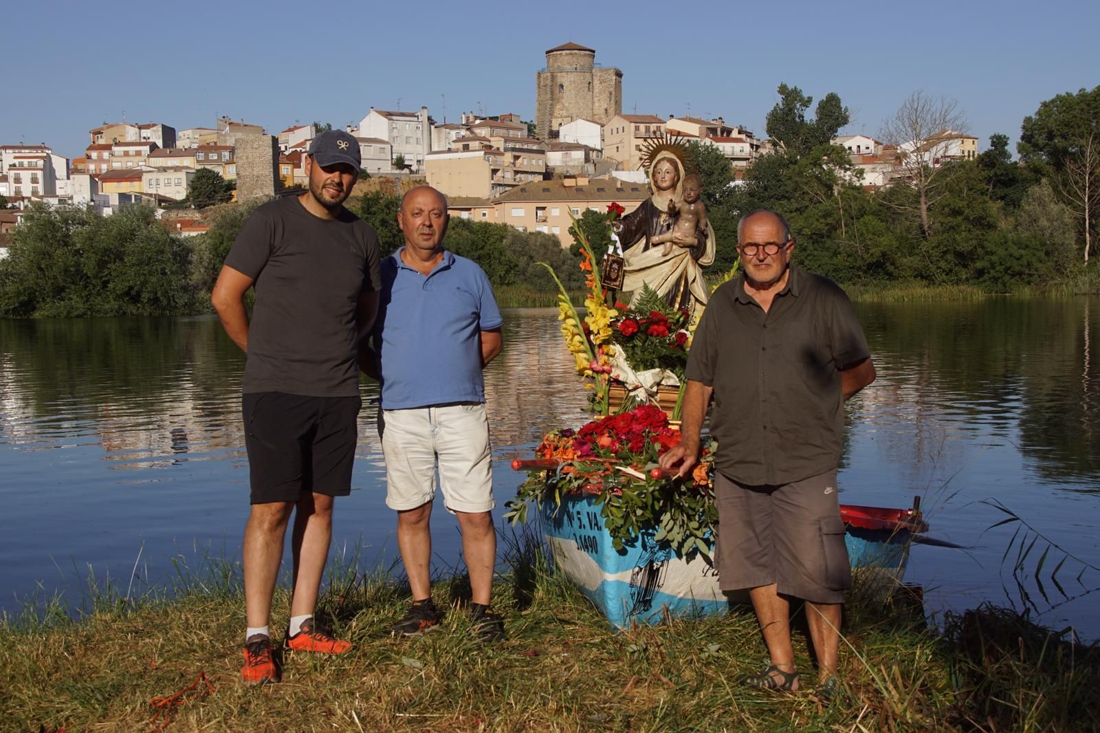 Procesión con la Virgen del Carmen por el río Tormes en Alba (18).jpeg