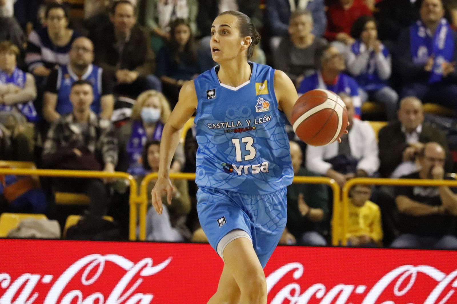 Vilaró sube el balón ante el Zaragoza | FOTO SALAMANCA24HORAS.COM