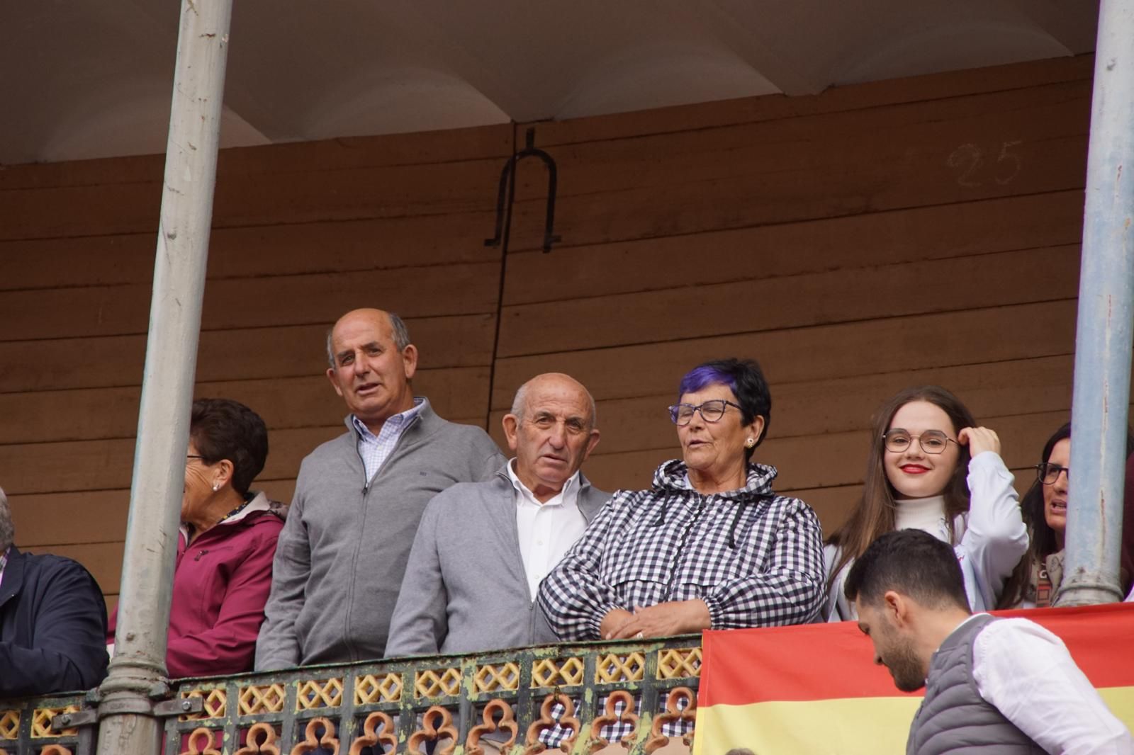 ambiente-en-el-patio-de-cuadrillas-de-la-glorieta-para-ver-a-sergio-galan-diego-ventura-y-guillermo-hermoso-de-mendoza-21-de-septiembre-de-2024-fotos-juanes-23